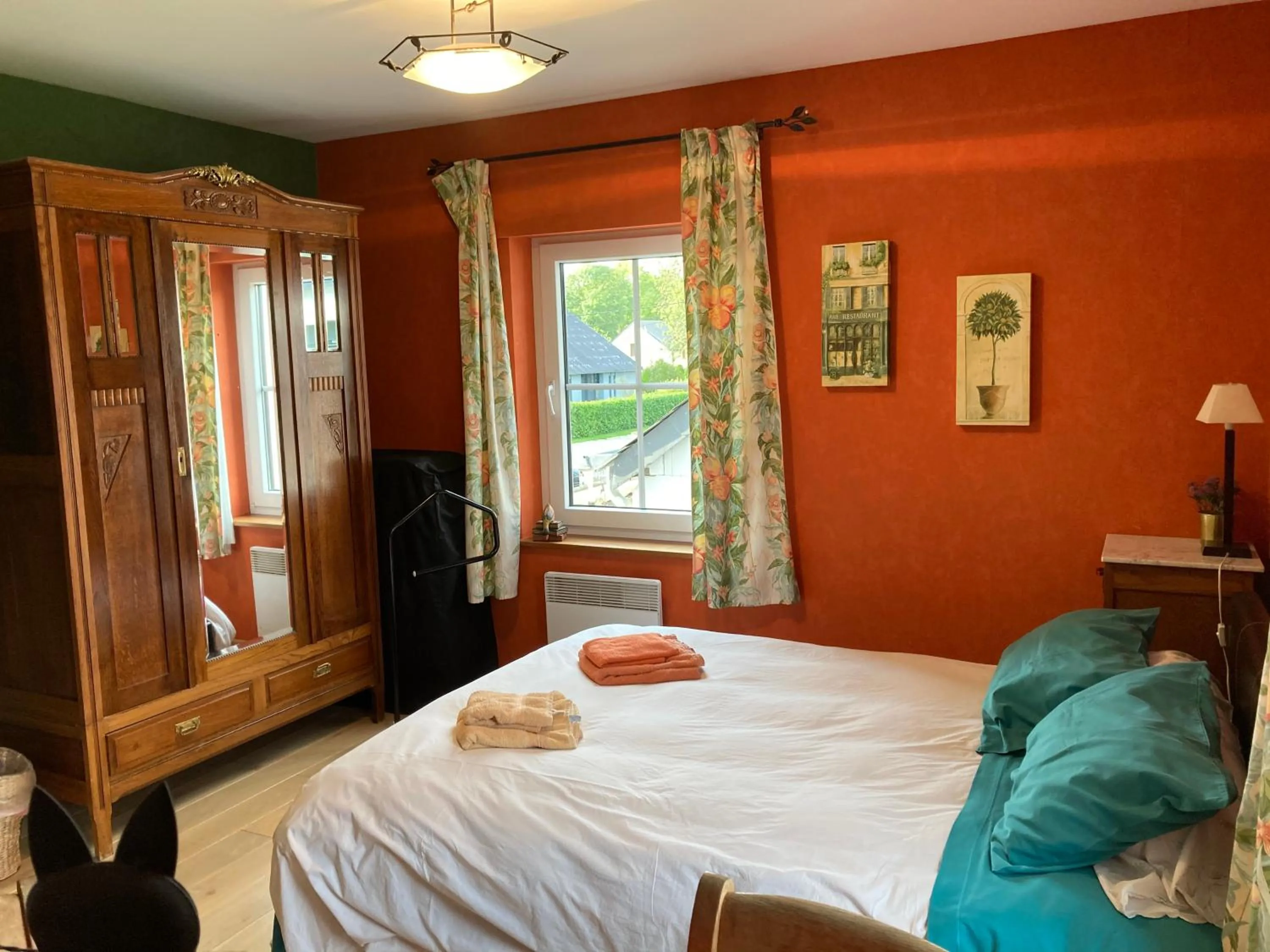 Bedroom, Bed in Le Papillon d'Or