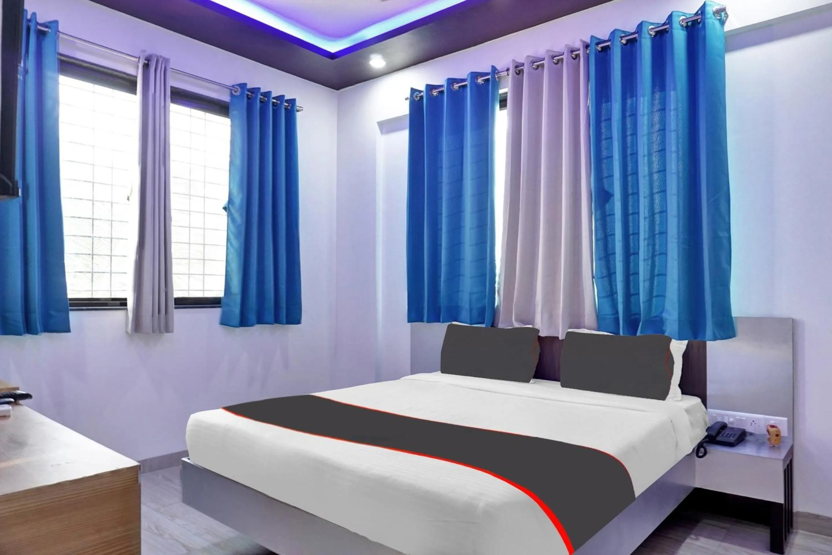 Bedroom, Bed in Super Collection O Eon Inn Near Pune Airport