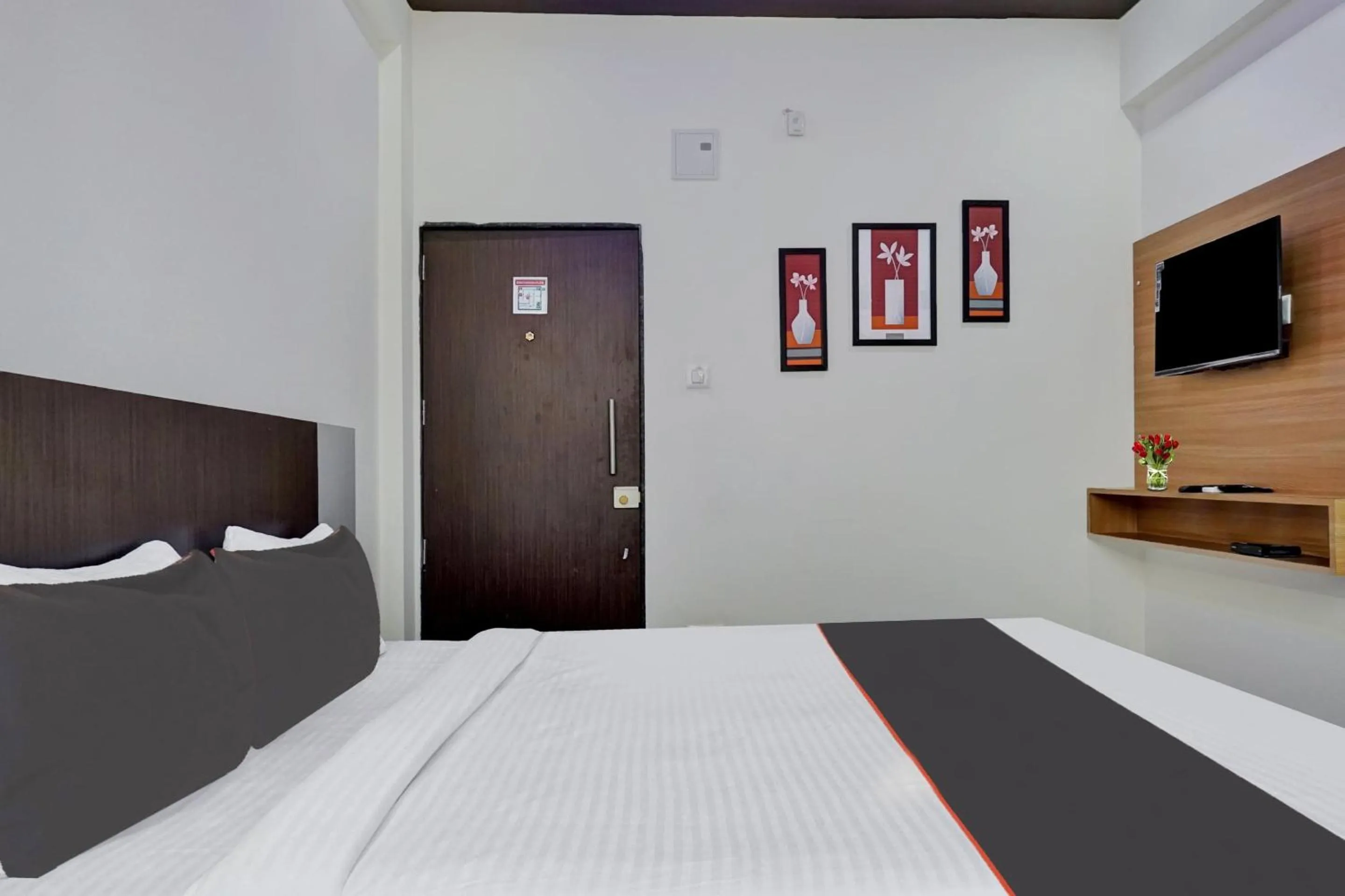 Bedroom, Bed in Super Collection O Eon Inn Near Pune Airport