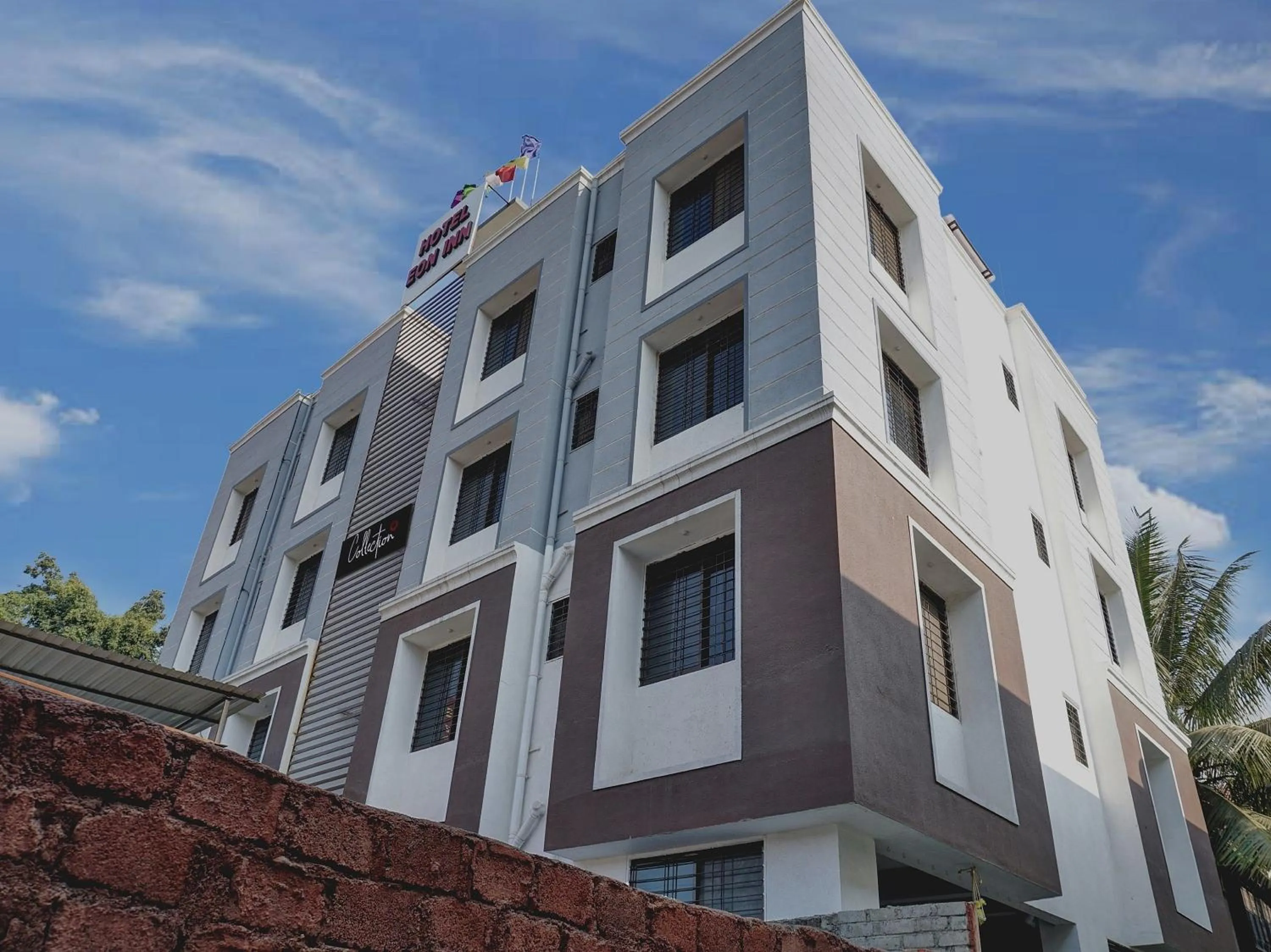 Facade/entrance in Super Collection O Eon Inn Near Pune Airport