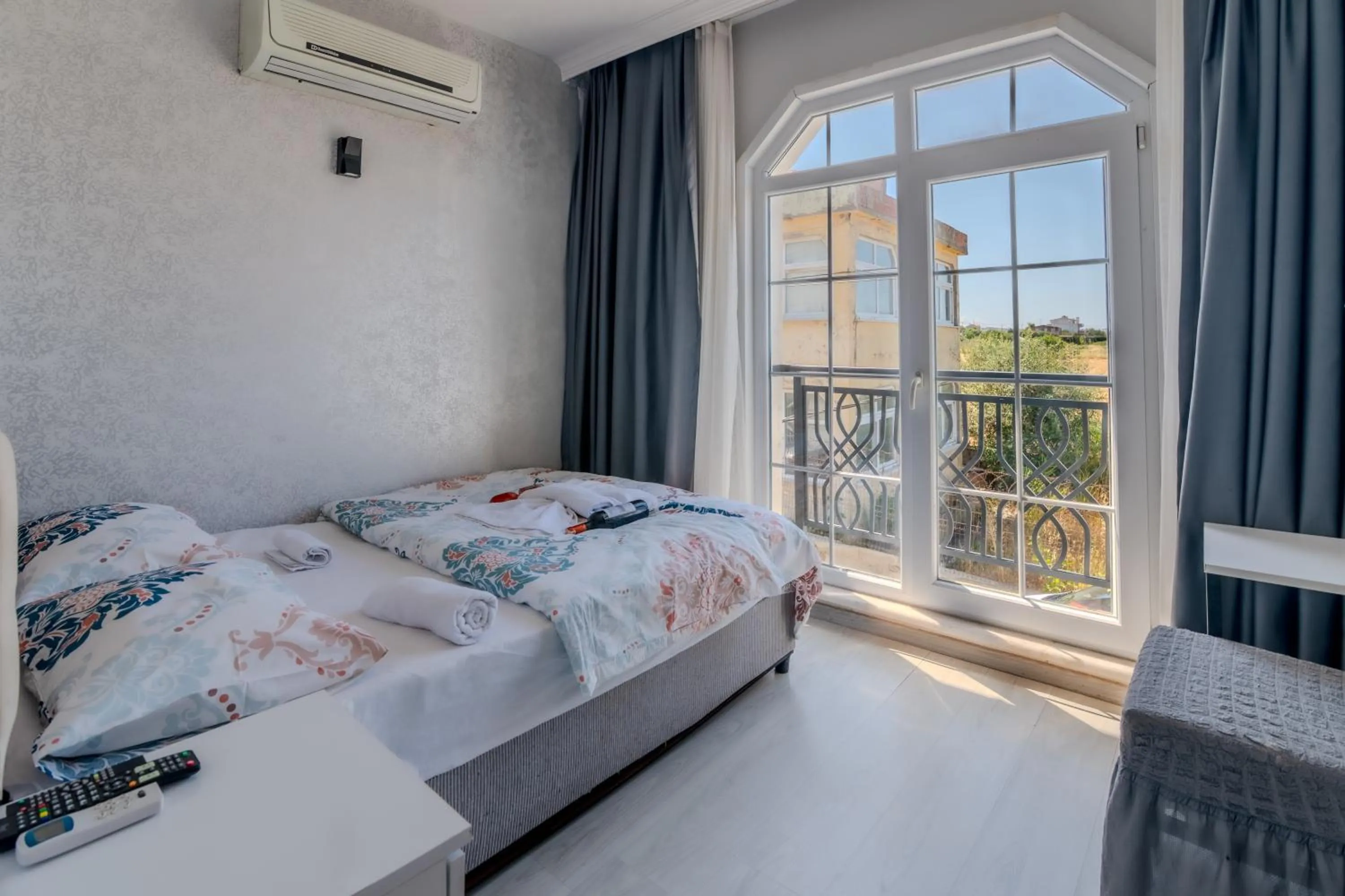 Photo of the whole room, Bed in Airport Black Sea Hotel & Restaurant