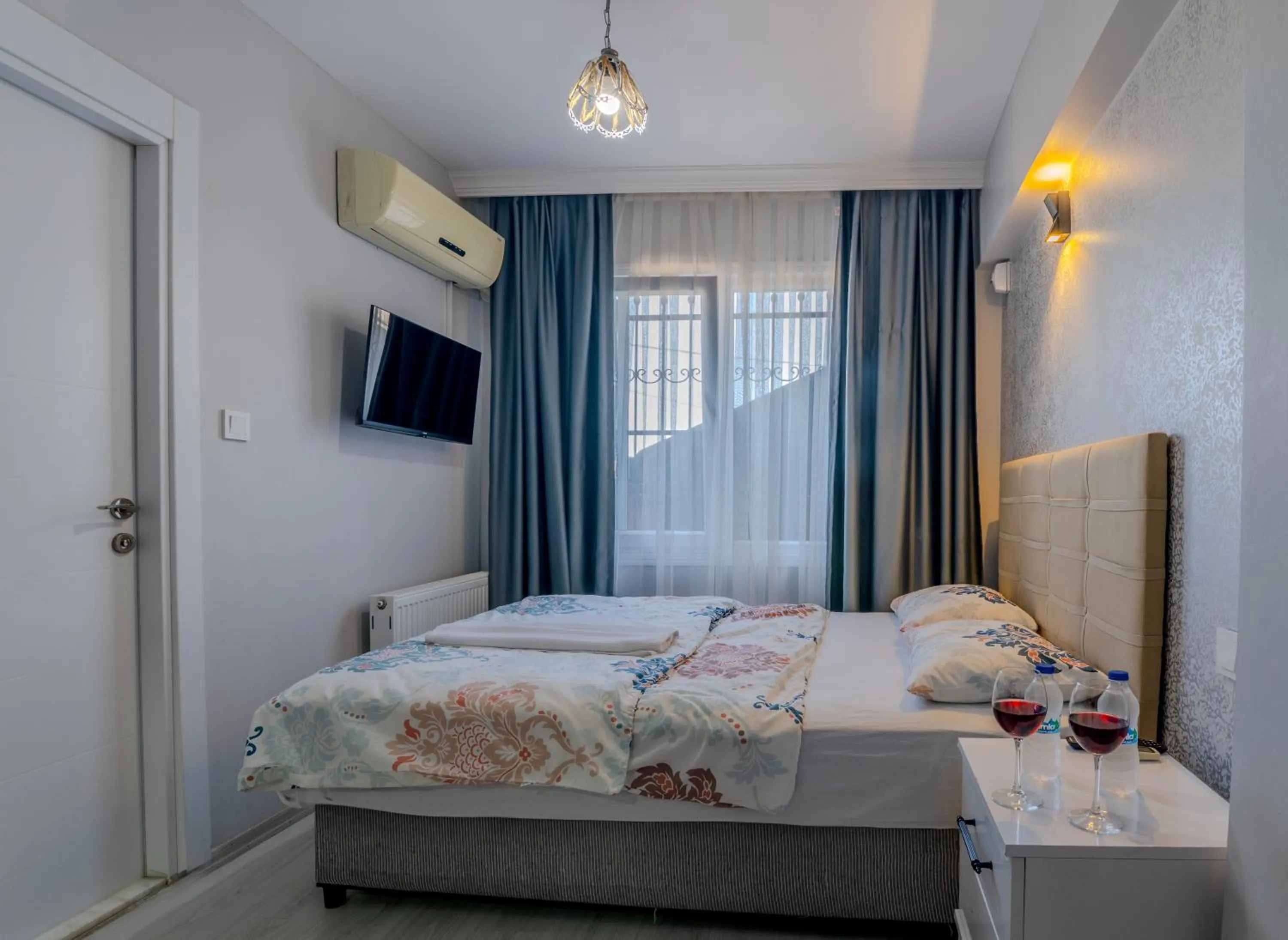 Photo of the whole room, Bed in Airport Black Sea Hotel & Restaurant