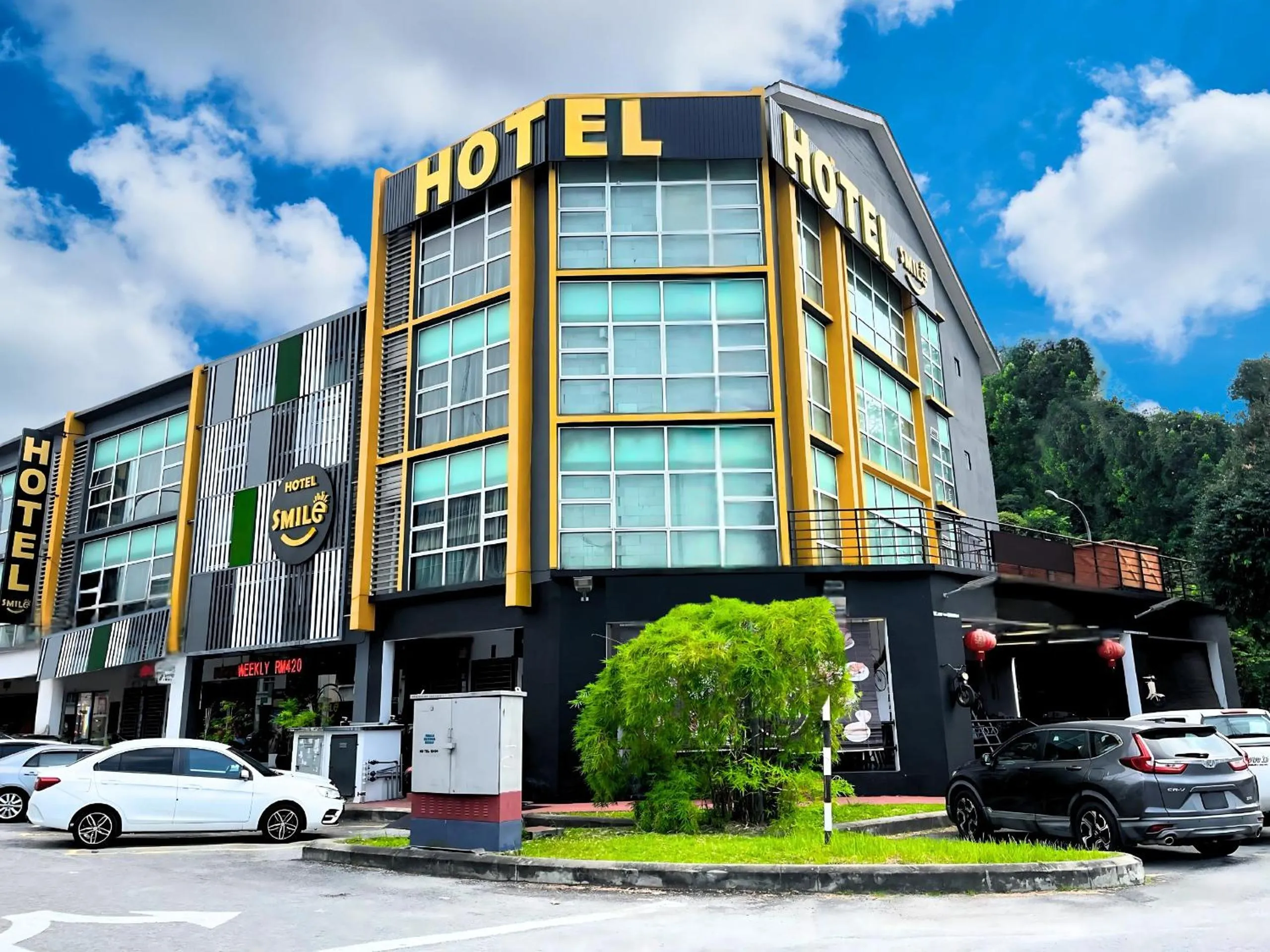 Property building in Smile Hotel Seri Kembangan