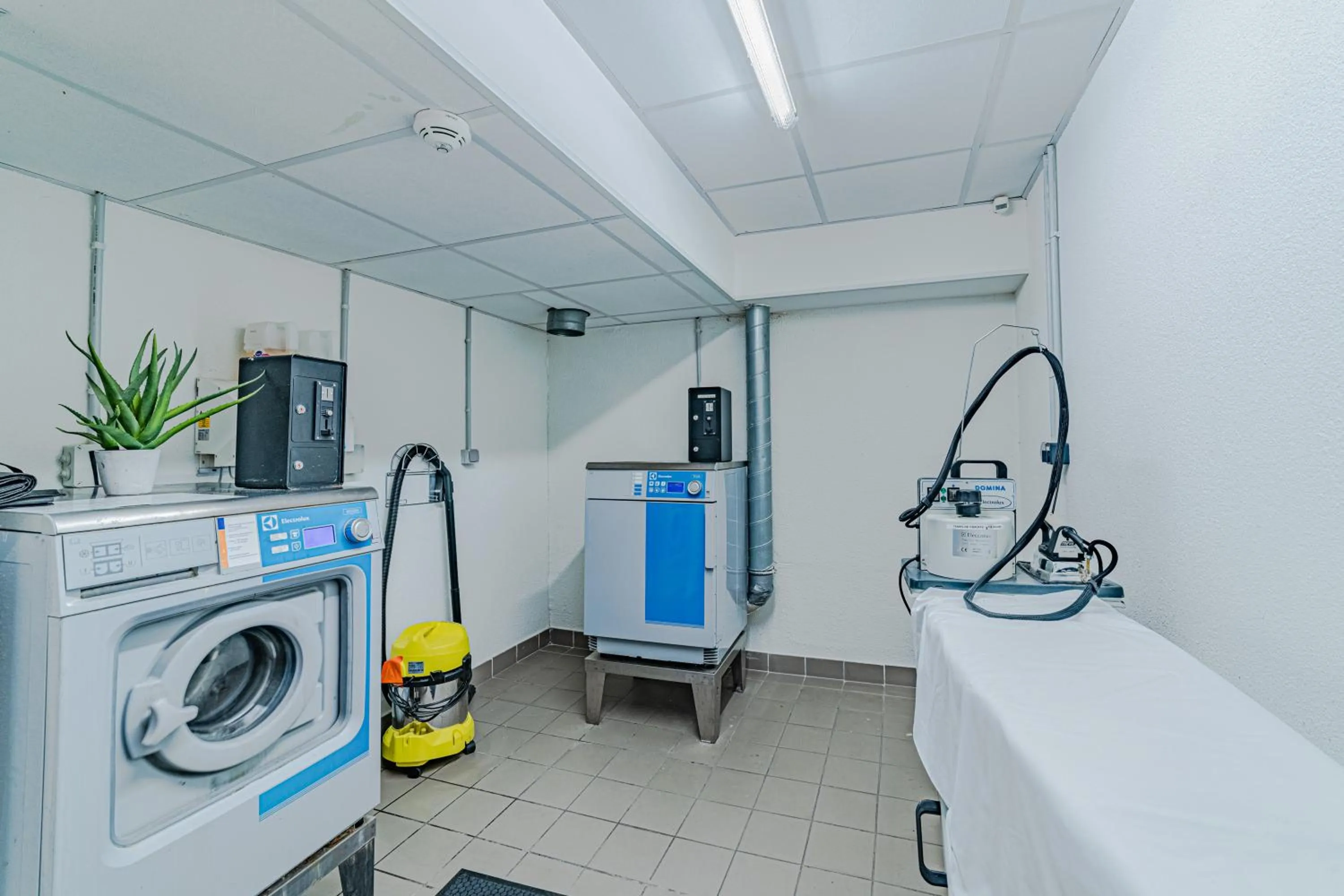 washing machine in Montempô Appart'hôtel Lyon Viviani