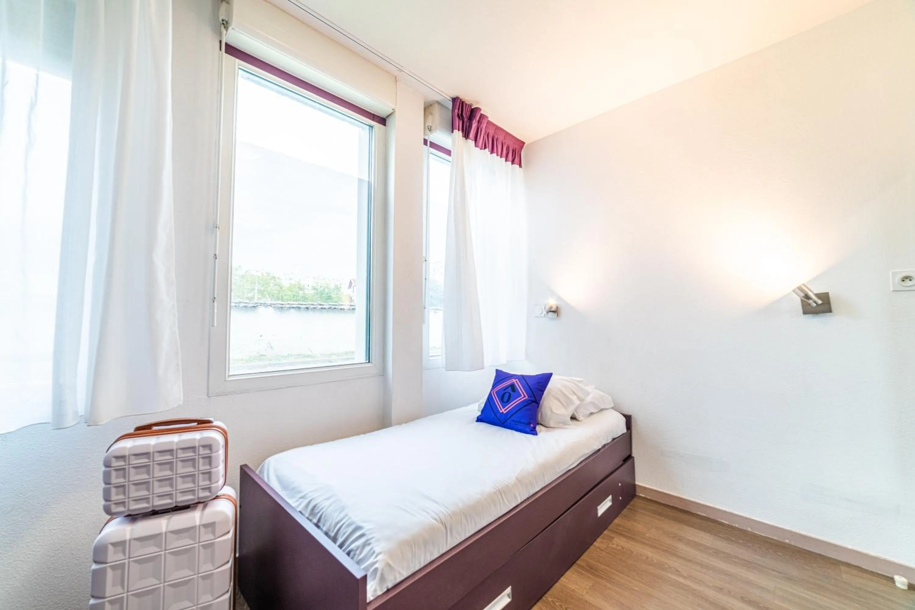 Photo of the whole room, Bed in Montempô Appart'hôtel Lyon Viviani