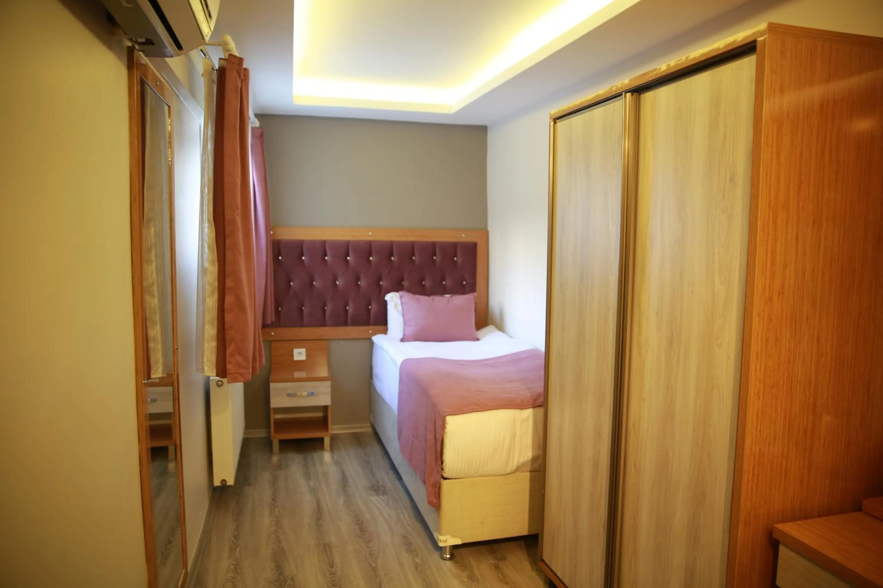 Photo of the whole room, Bed in Hotel Black Pearl