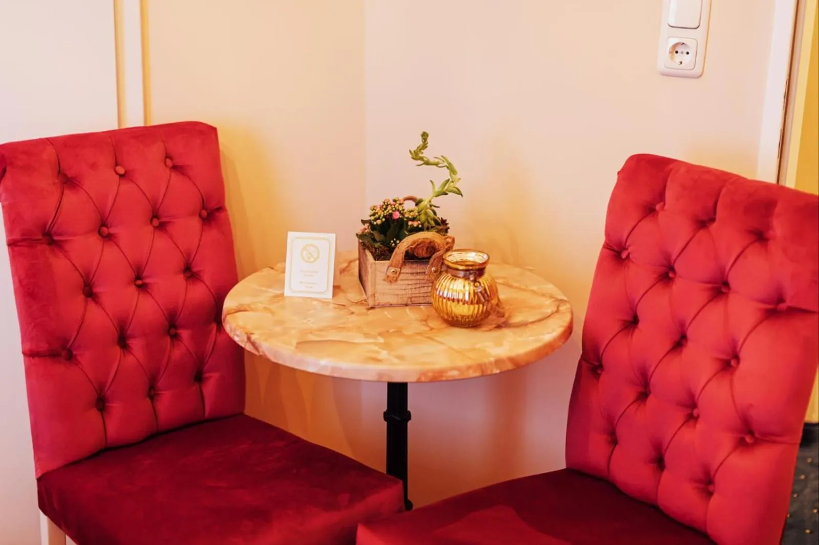 Seating area in Hotel Hamburger Perle