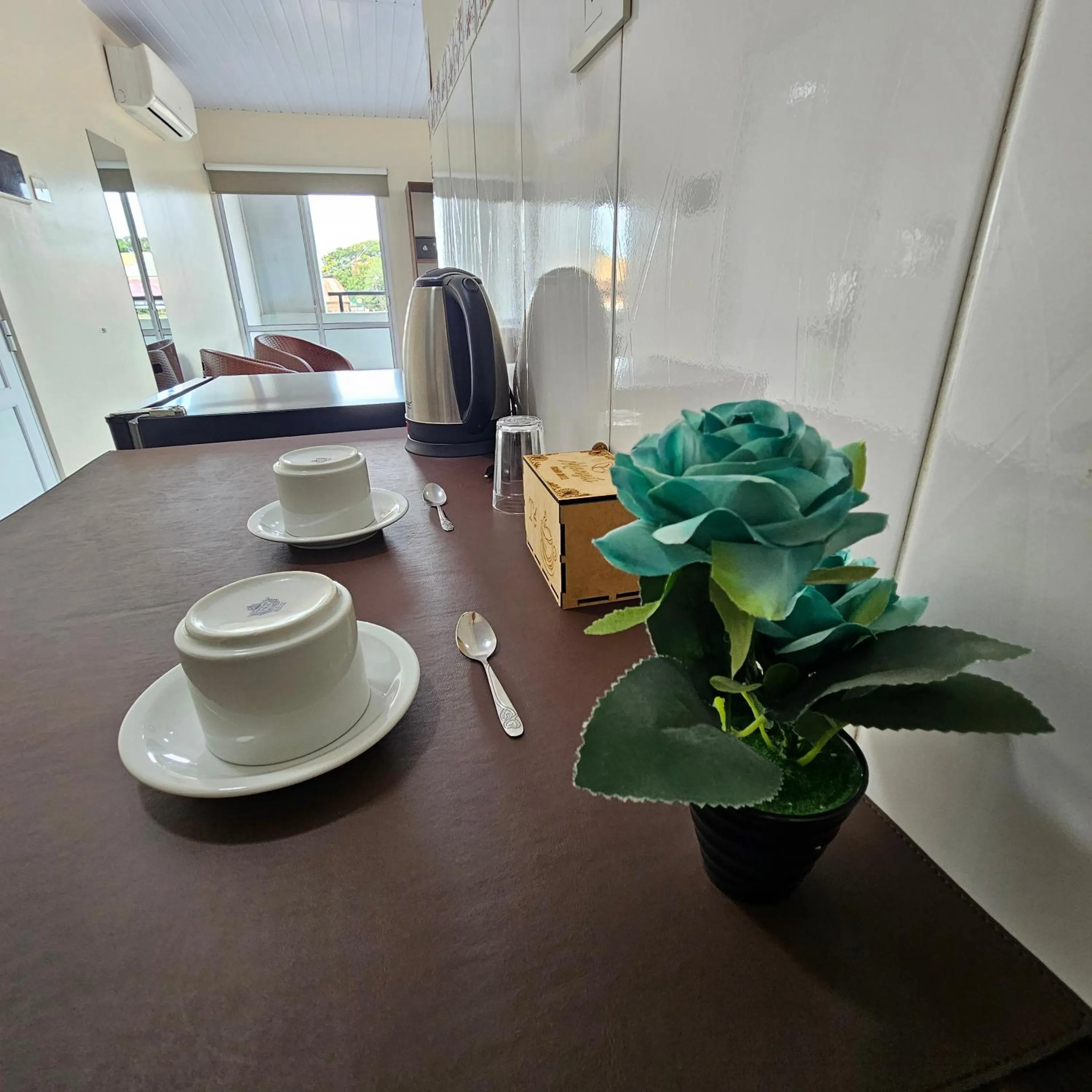 Coffee/tea facilities in Mensú Grand Hotel