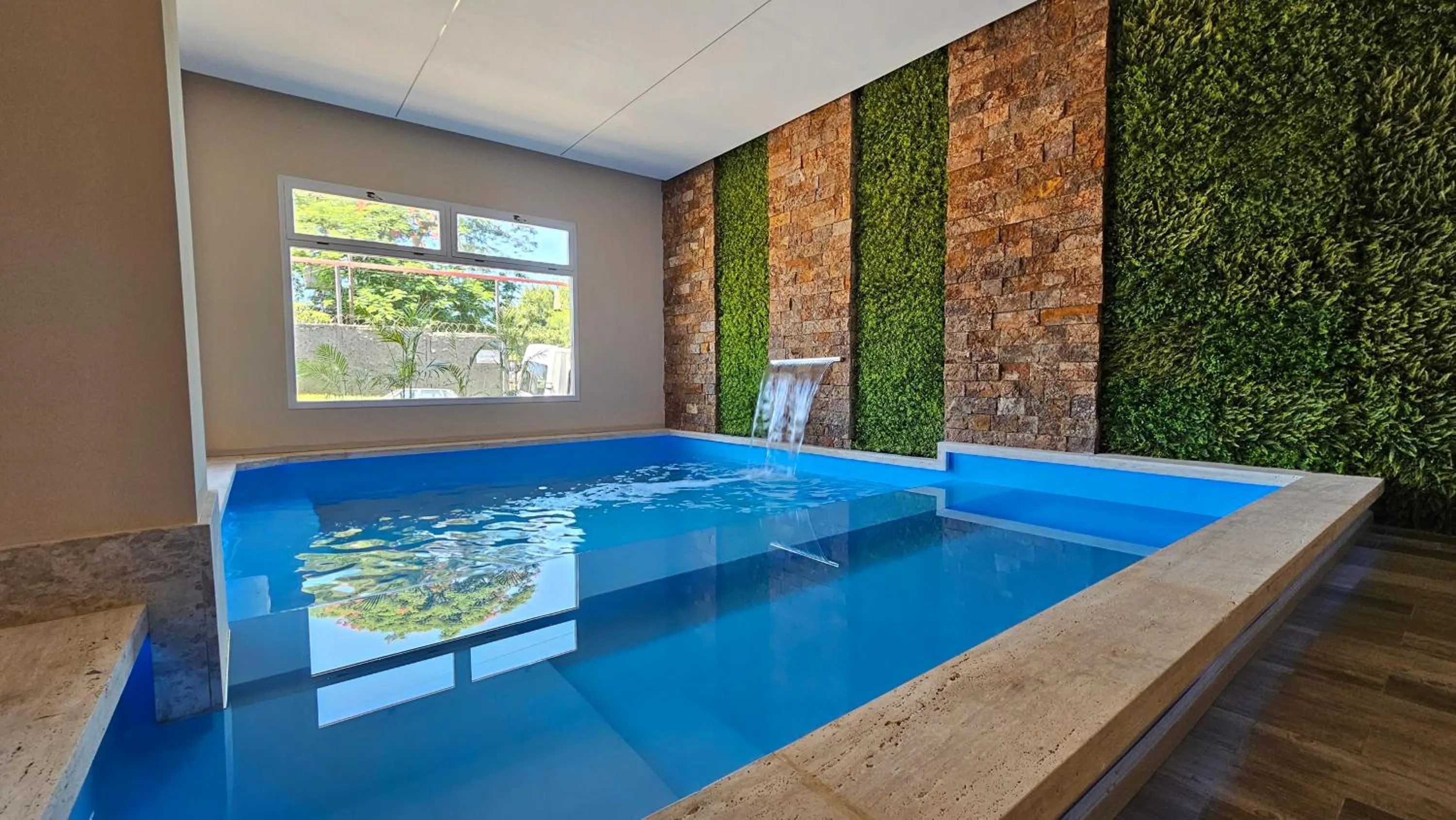 Swimming pool in Mensú Grand Hotel