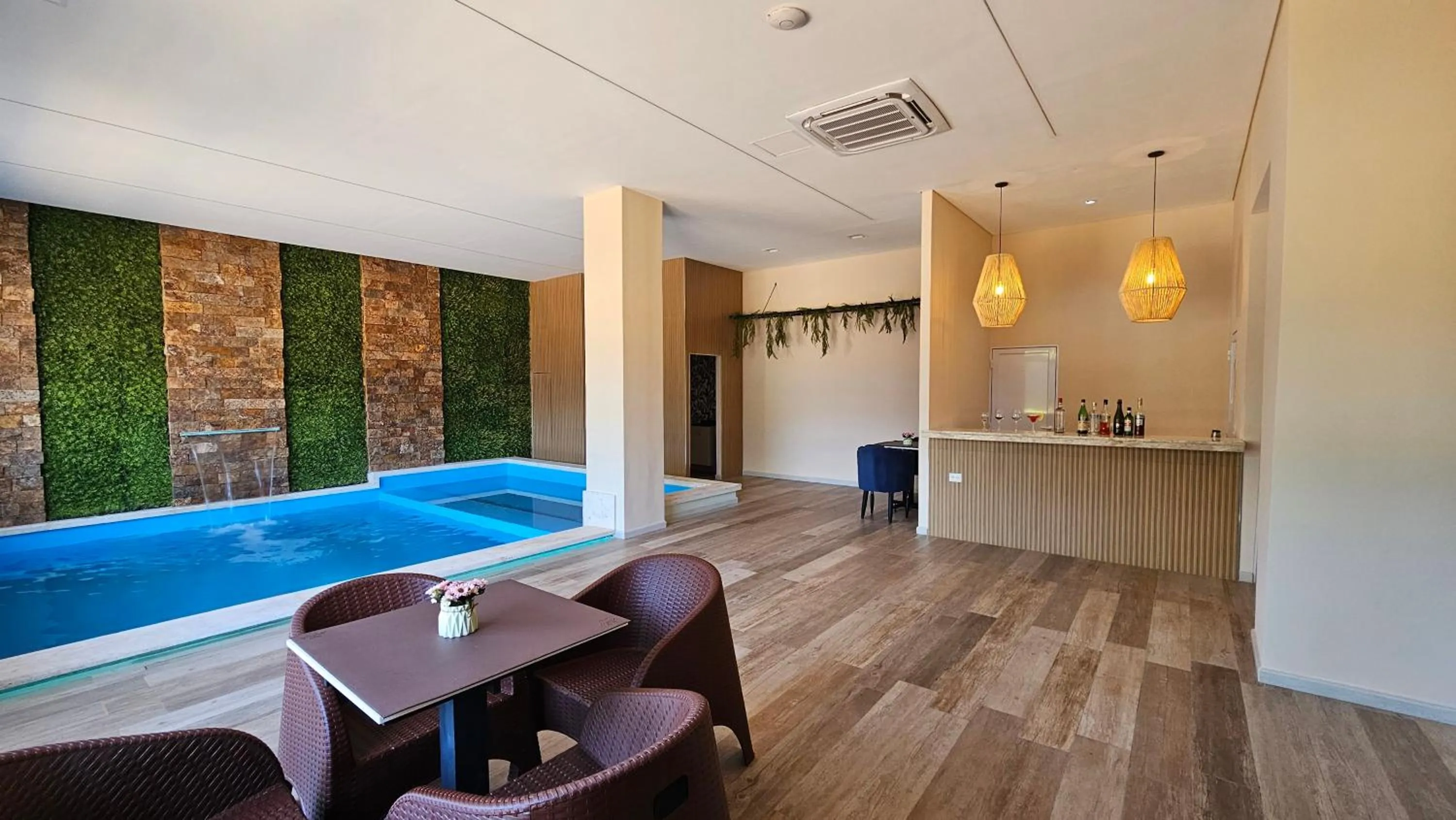 Swimming pool in Mensú Grand Hotel