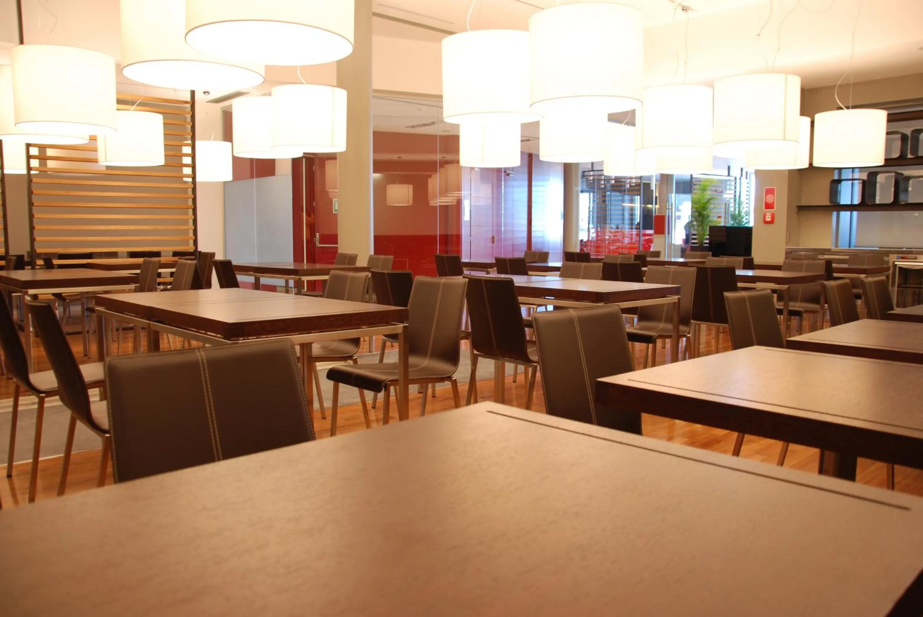 Restaurant/places to eat in Sea Art Hotel