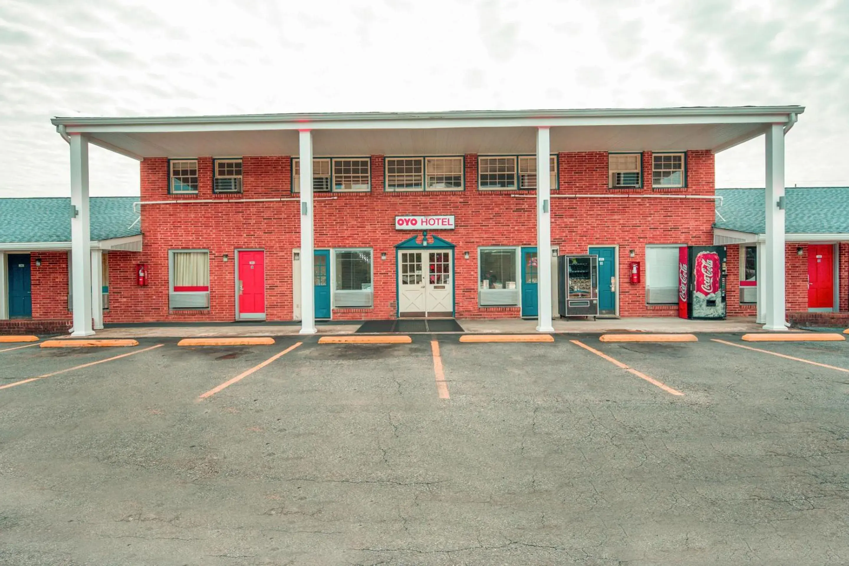 Facade/entrance in OYO Hotel Durham West Hills Facade/entrance in OYO Hotel Durham West Hills