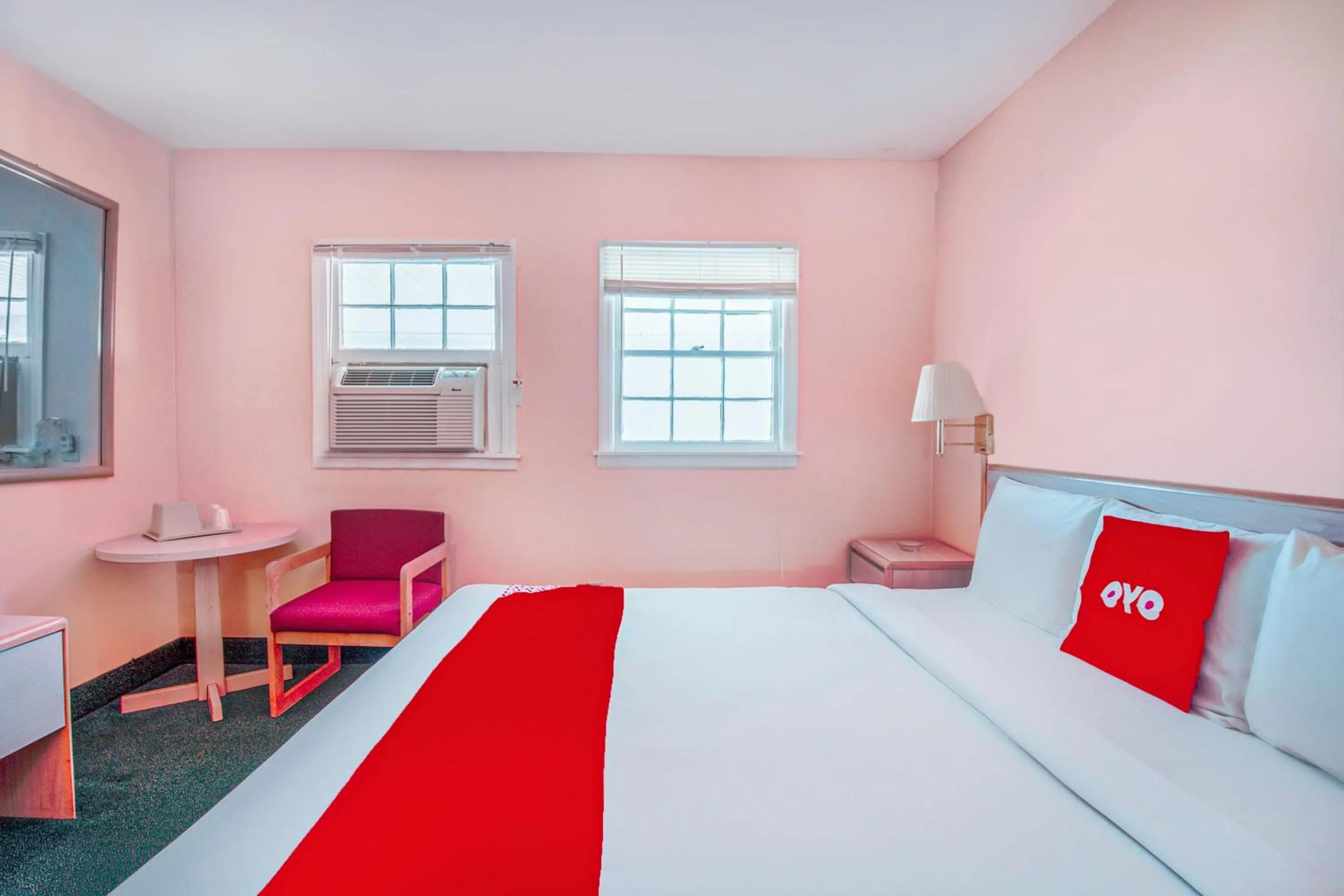 Bedroom, Bed in OYO Hotel Durham West Hills