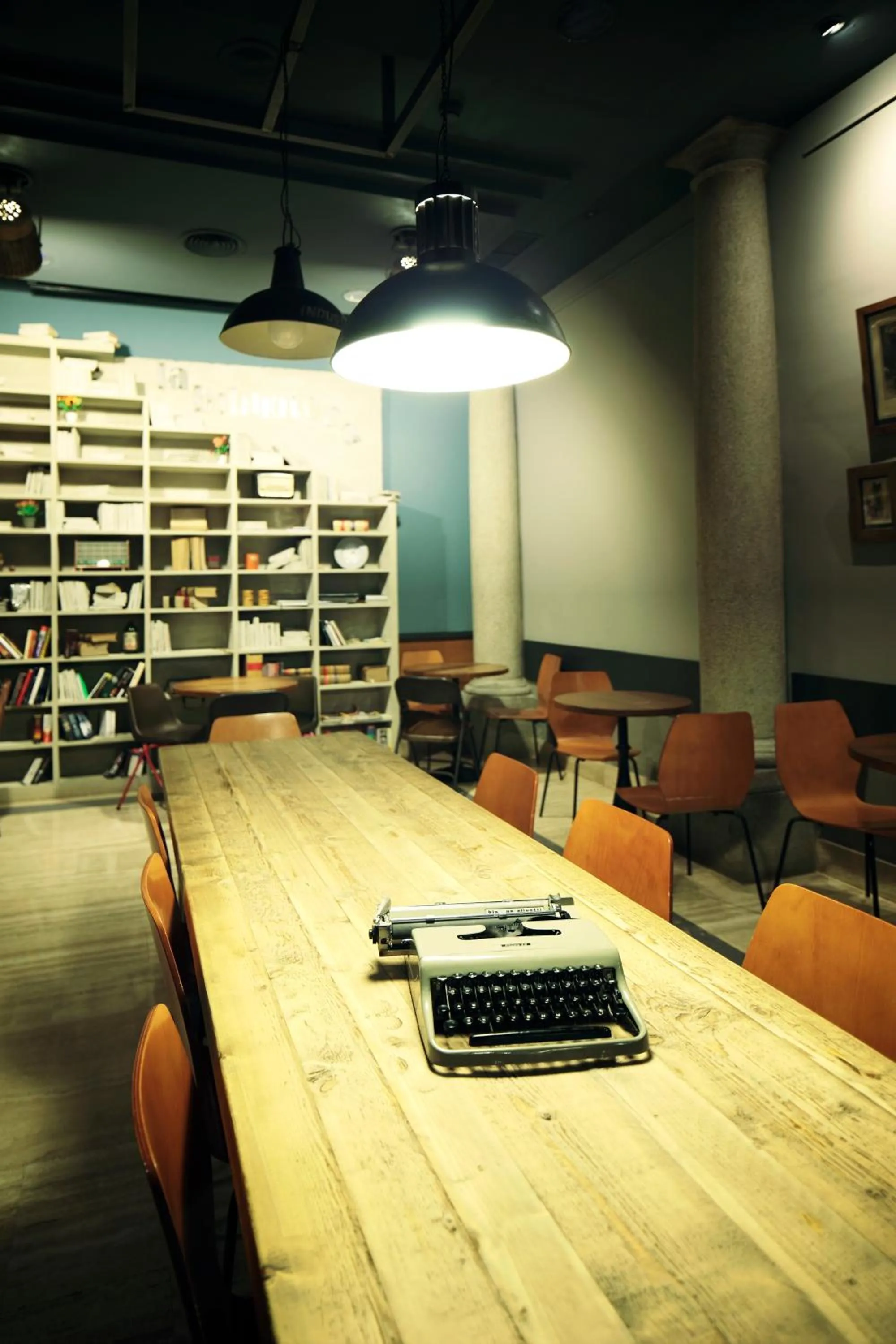 Library in Hostal Persal