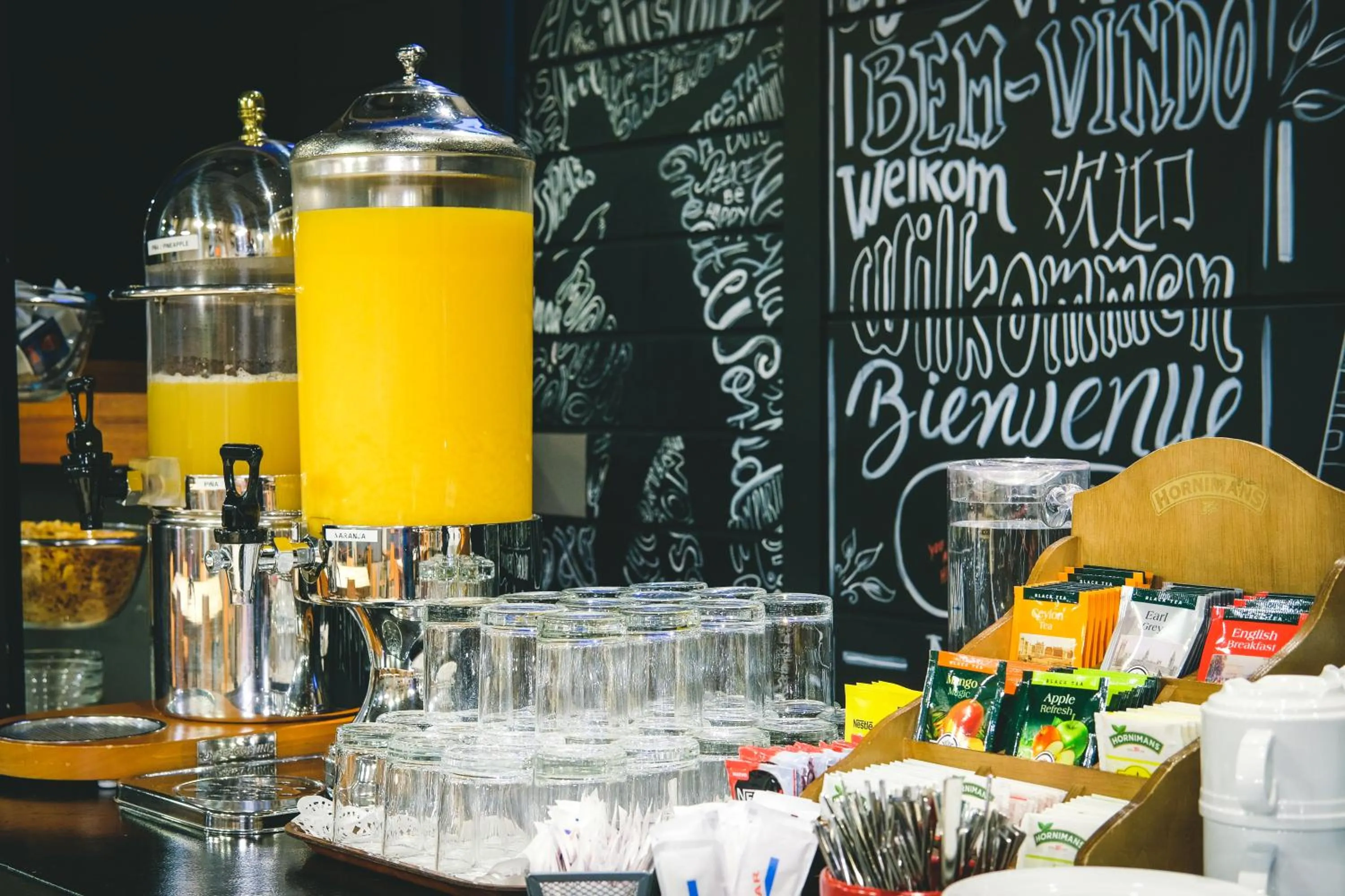 Buffet breakfast in Hostal Persal