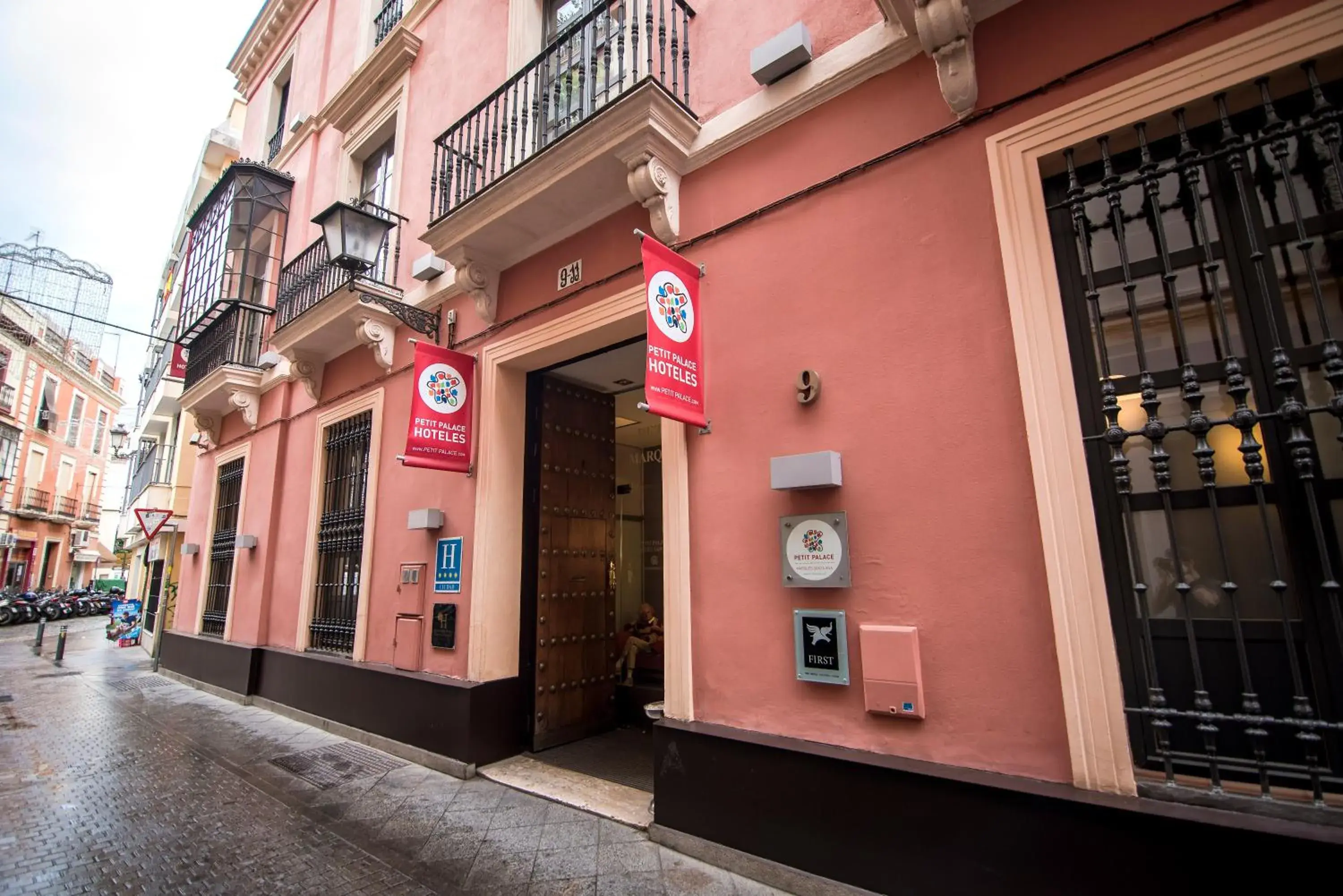 Facade/entrance in Petit Palace Marques Santa Ana Facade/entrance in Petit Palace Marques Santa Ana