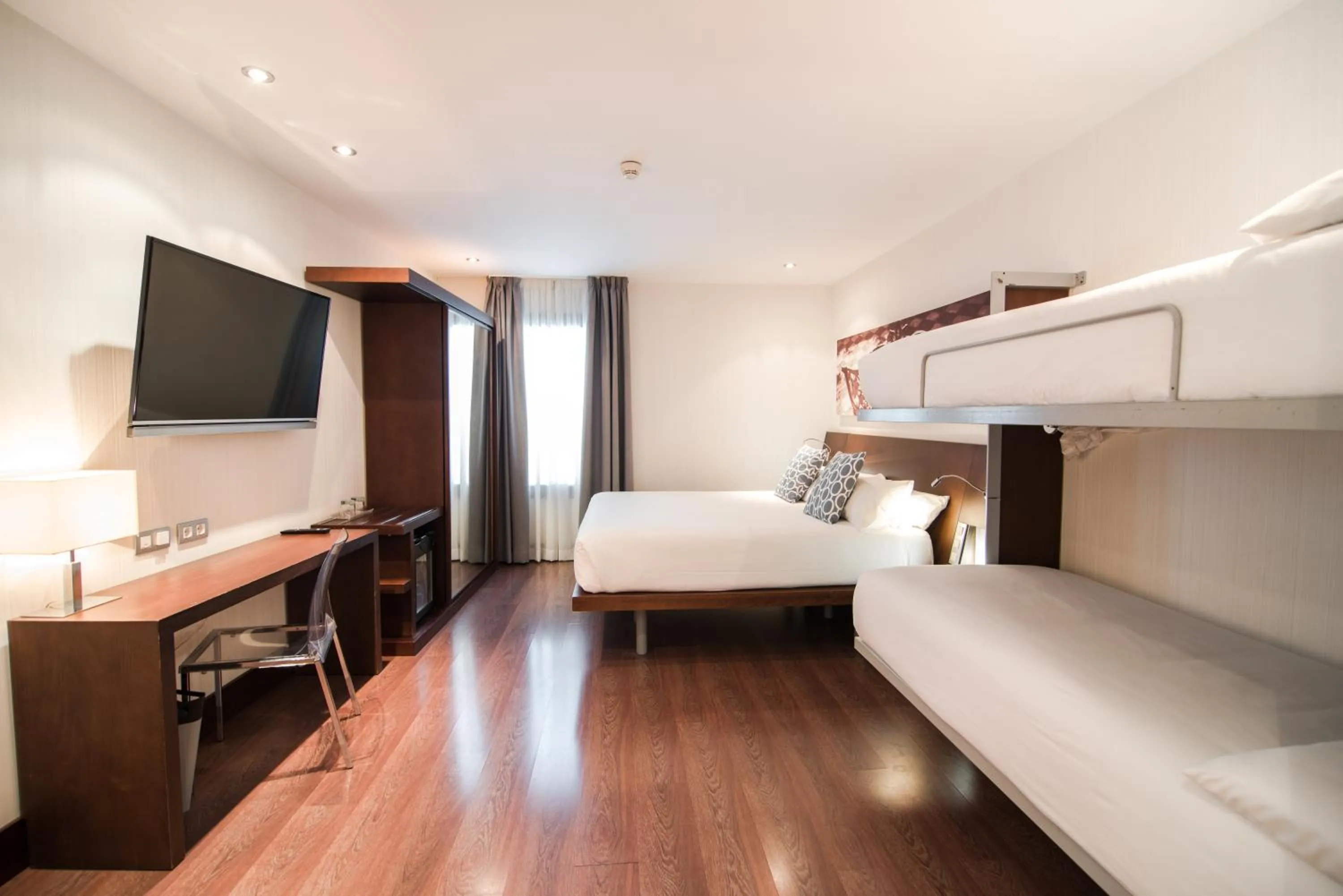 bunk bed, Bed in Petit Palace Marques Santa Ana