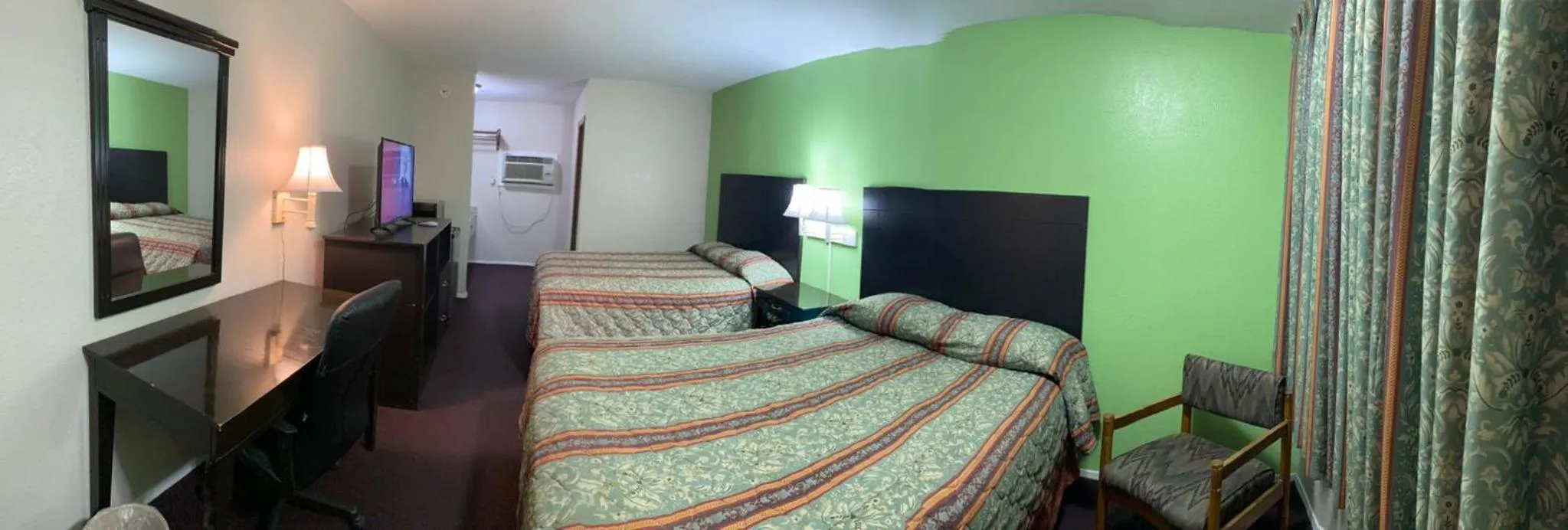 Bed in Sunrise Inn