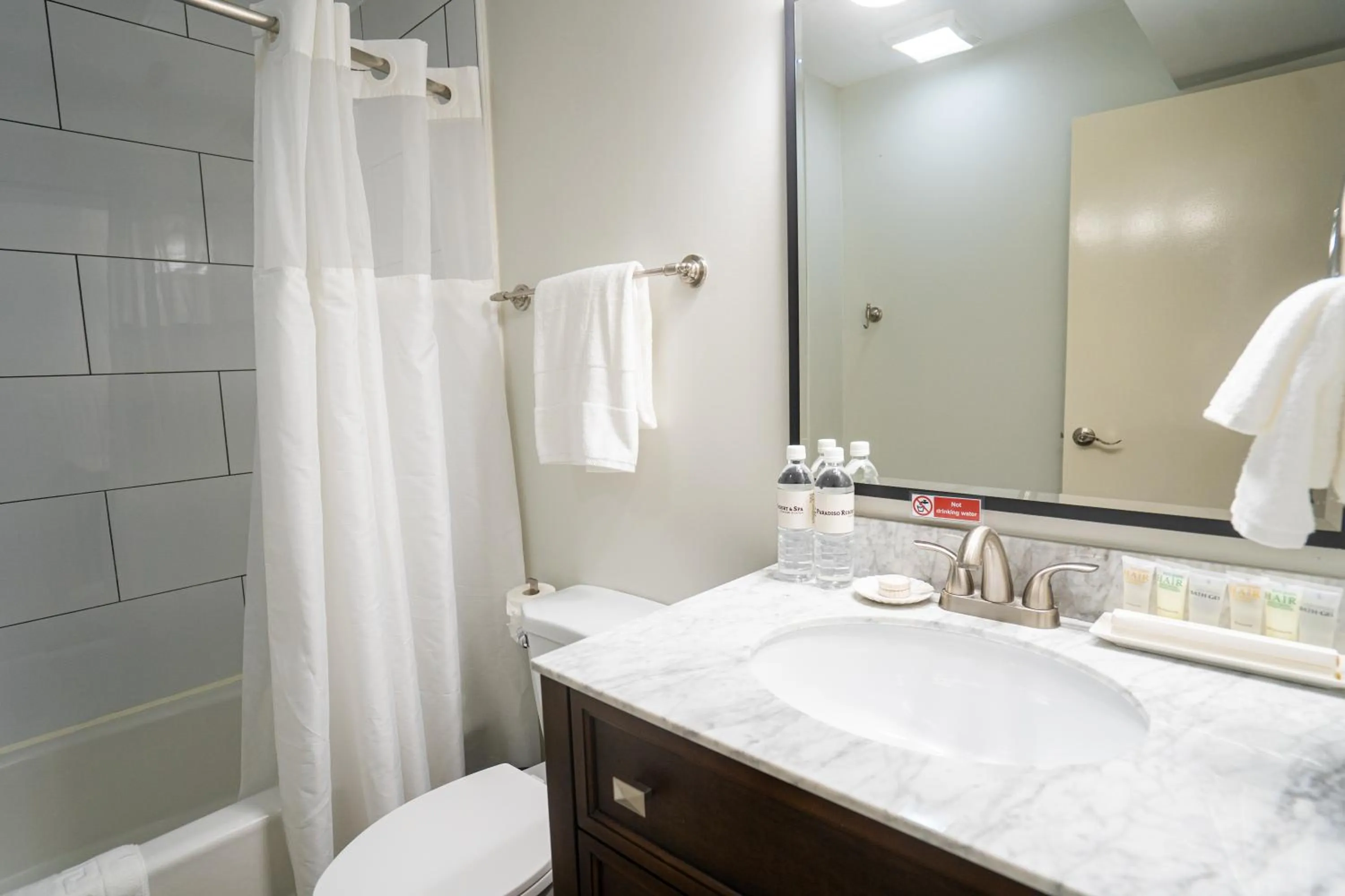 Shower in Paradiso Resort & Spa