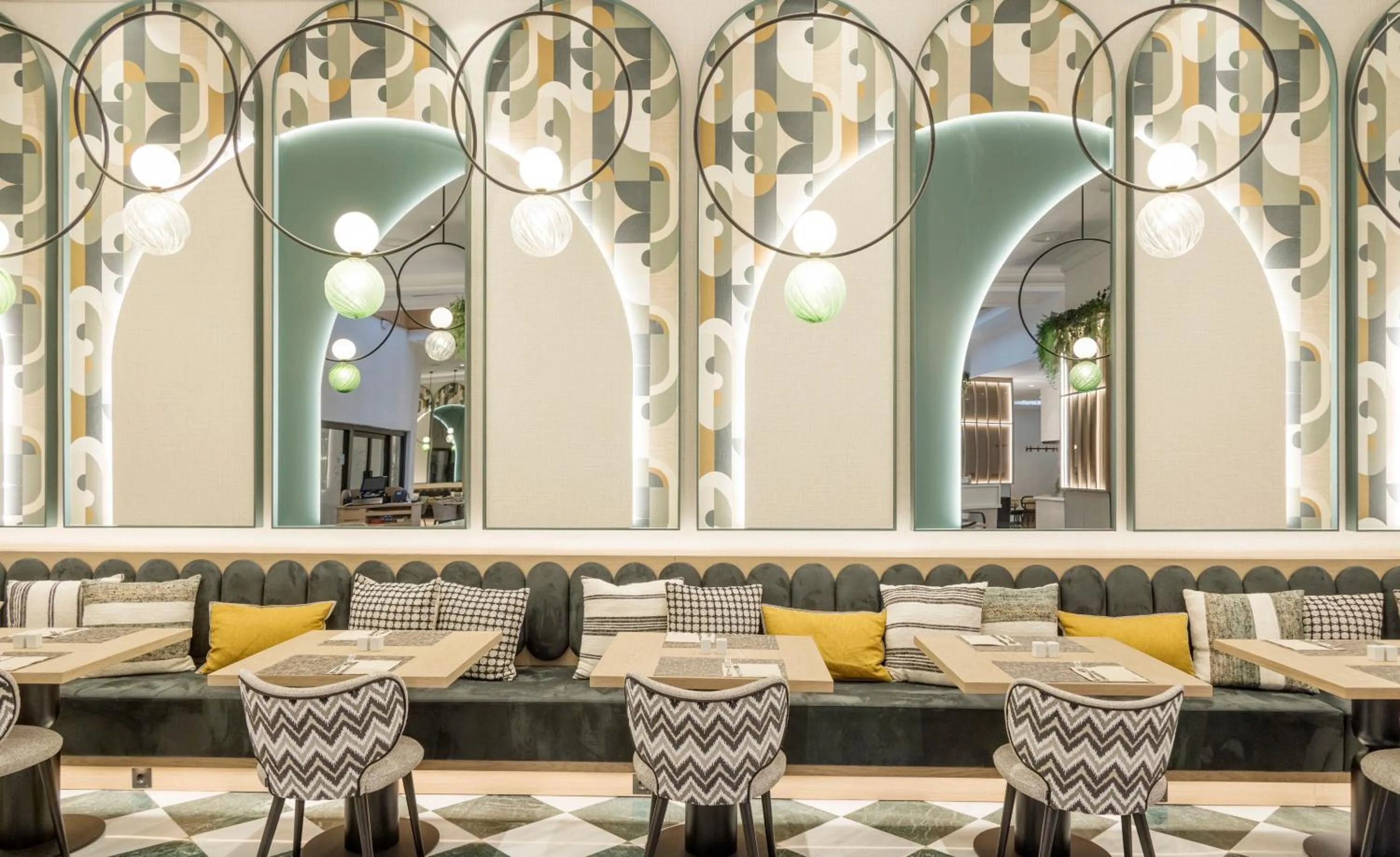 Restaurant/places to eat in Ilunion Les Corts Spa