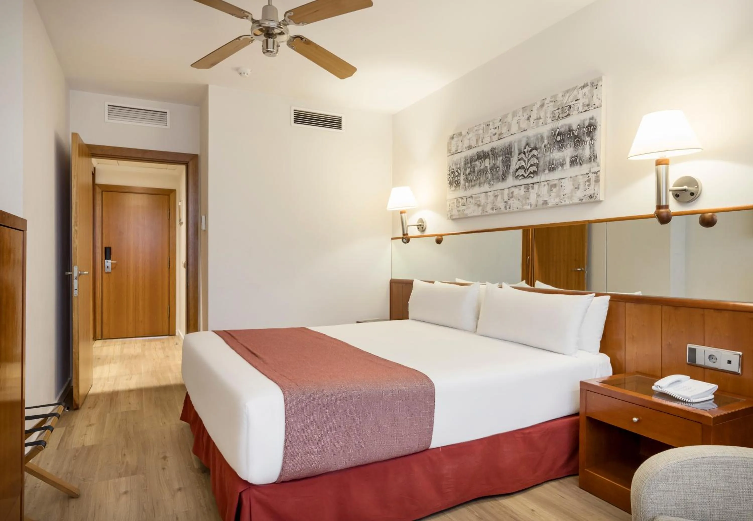 Bedroom, Bed in Ilunion Les Corts Spa