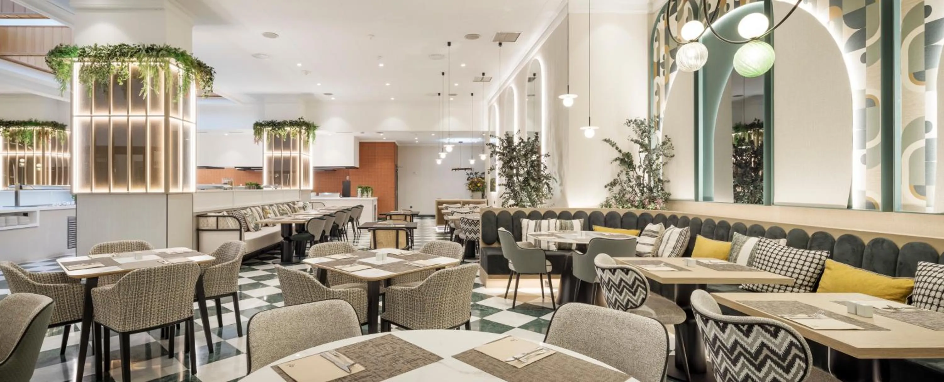 Restaurant/places to eat in Ilunion Les Corts Spa