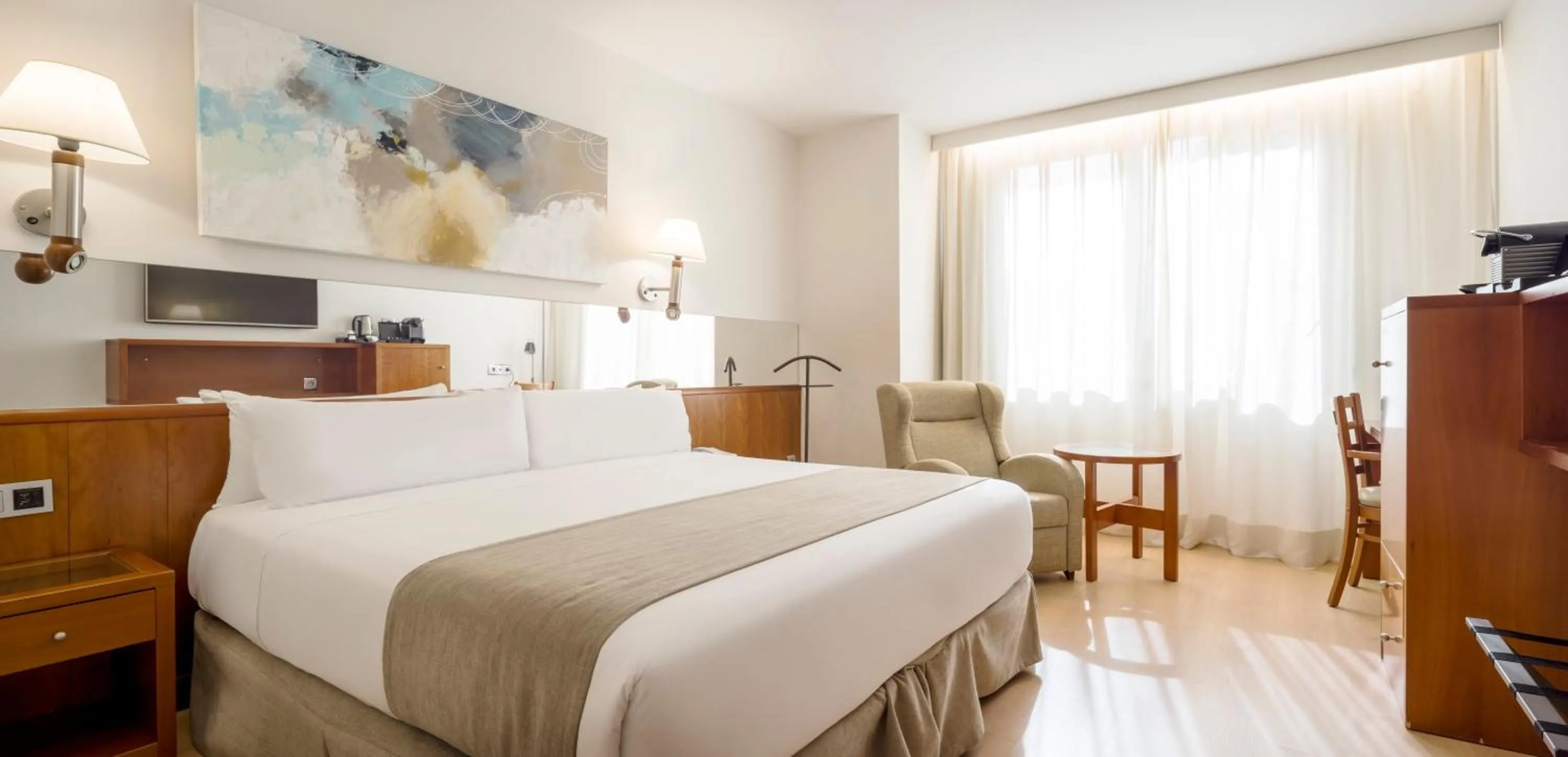 Bedroom, Bed in Ilunion Les Corts Spa