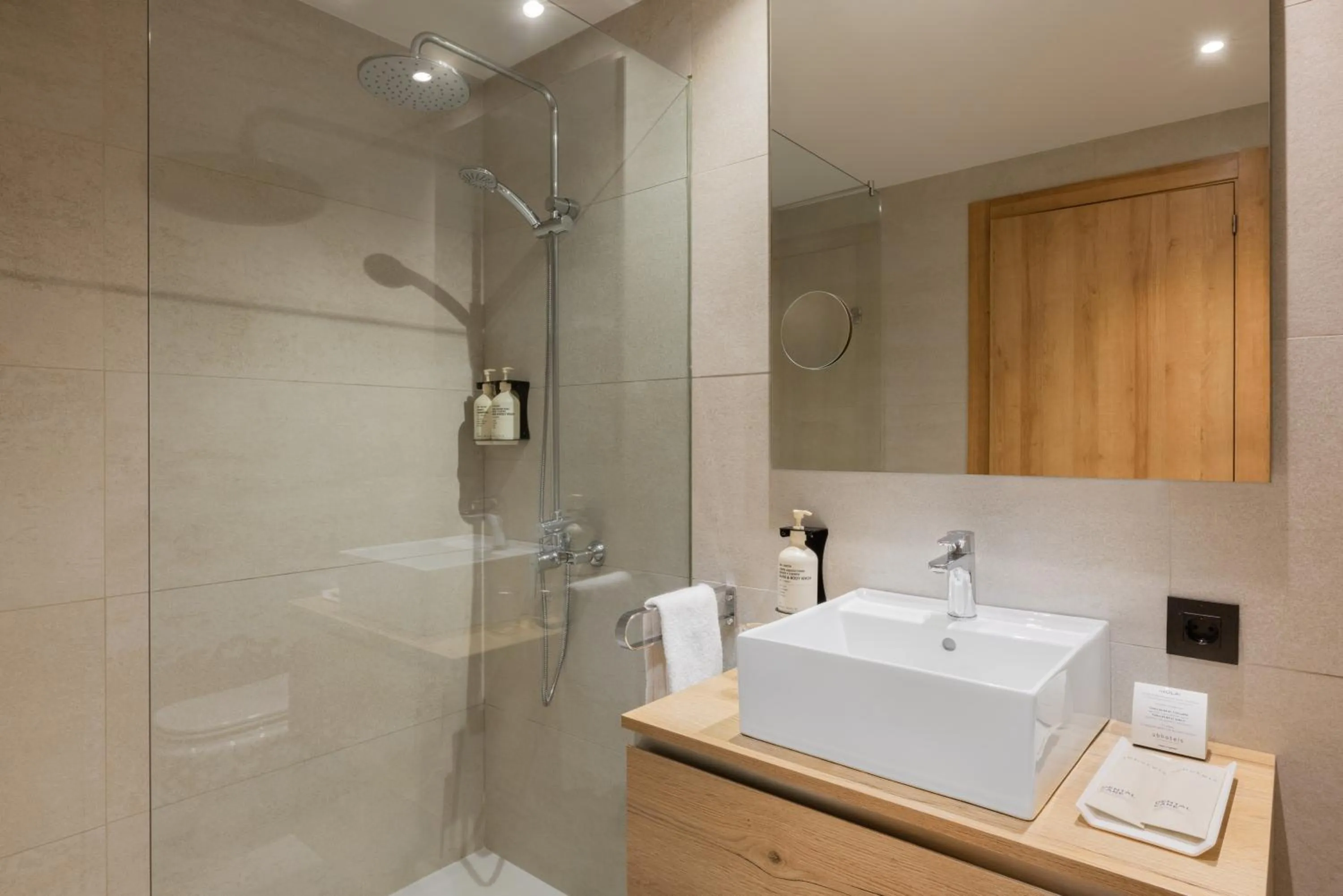 Bathroom in Hotel SB Corona Tortosa