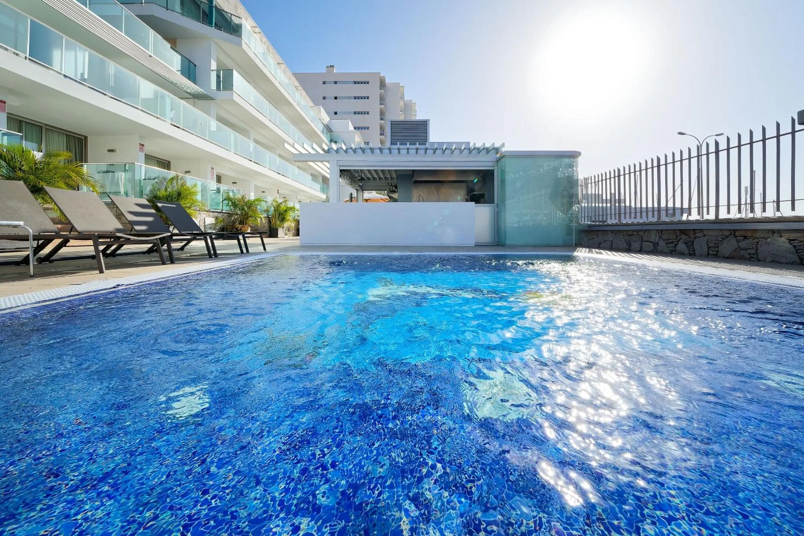 Restaurant/places to eat in Morasol Suites