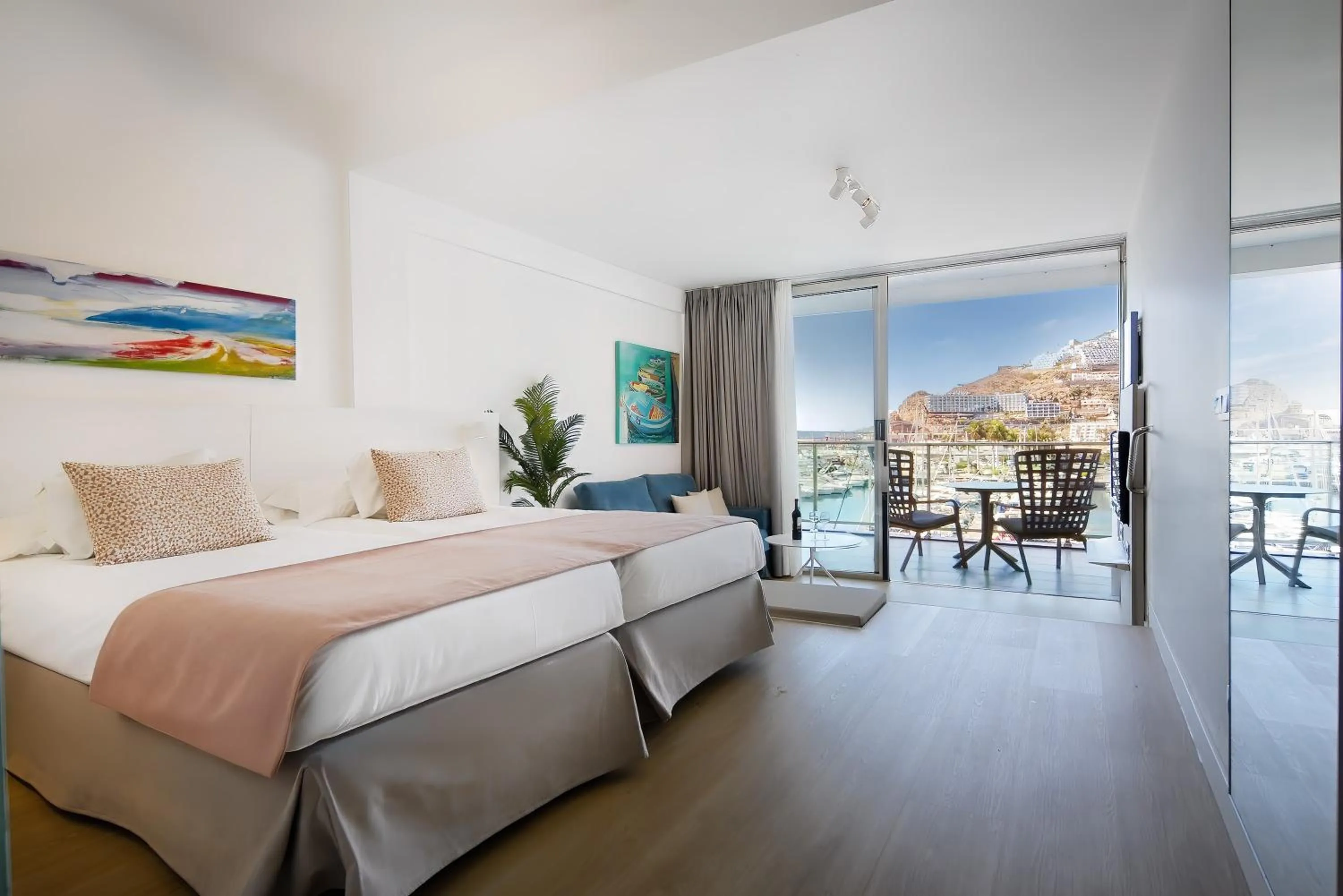 Photo of the whole room, Bed in Morasol Suites