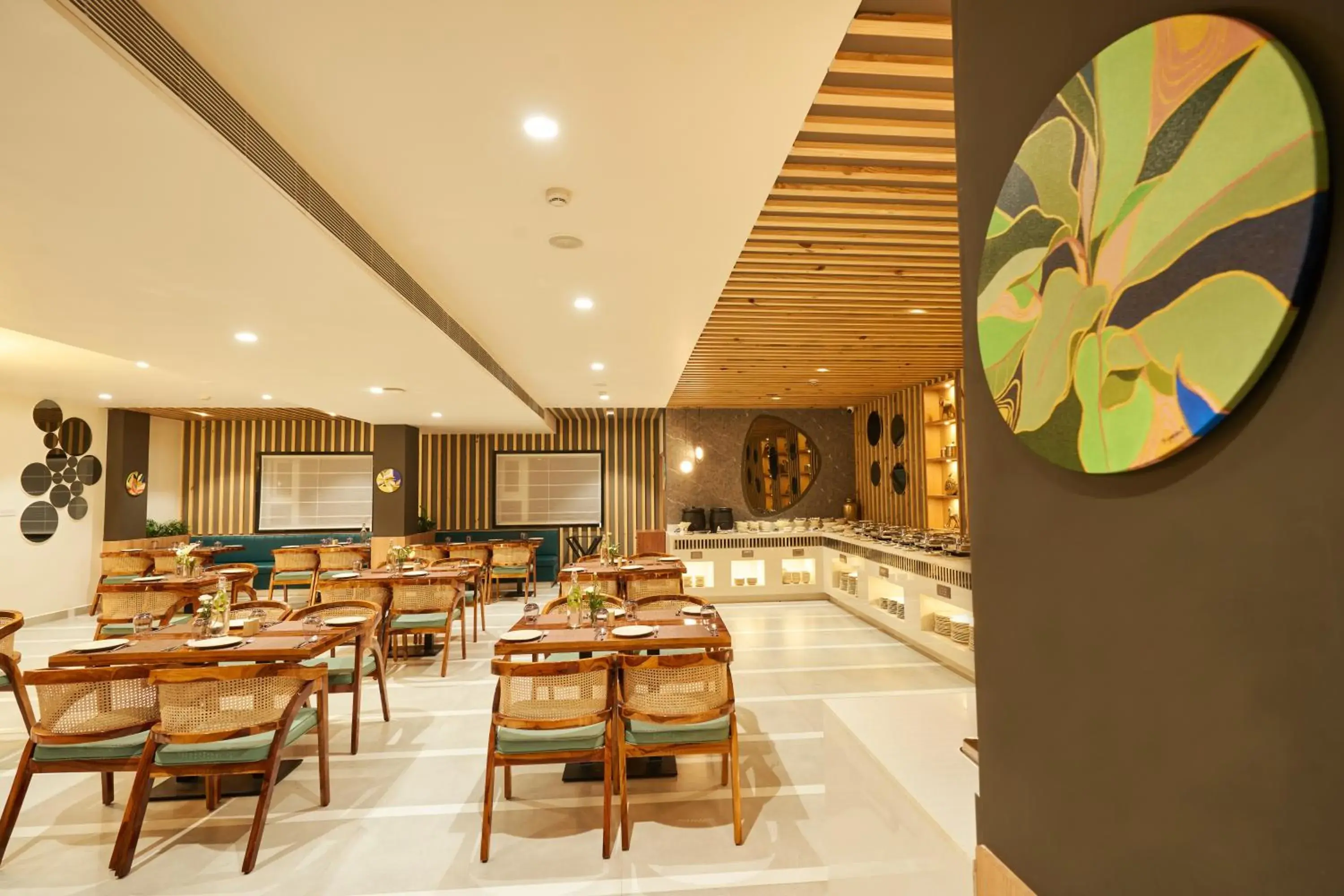Restaurant/places to eat in Visthara Hotel Restaurant/places to eat in Visthara Hotel