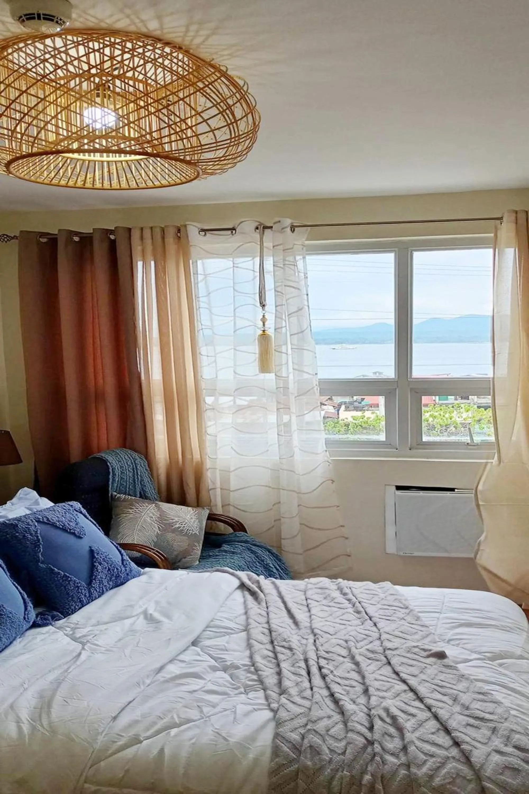 Natural landscape, Bed in 4th- Sea View of Seawind Condominium
