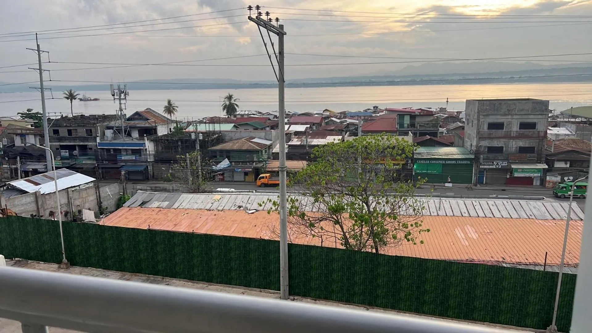 Neighbourhood in 4th- Sea View of Seawind Condominium