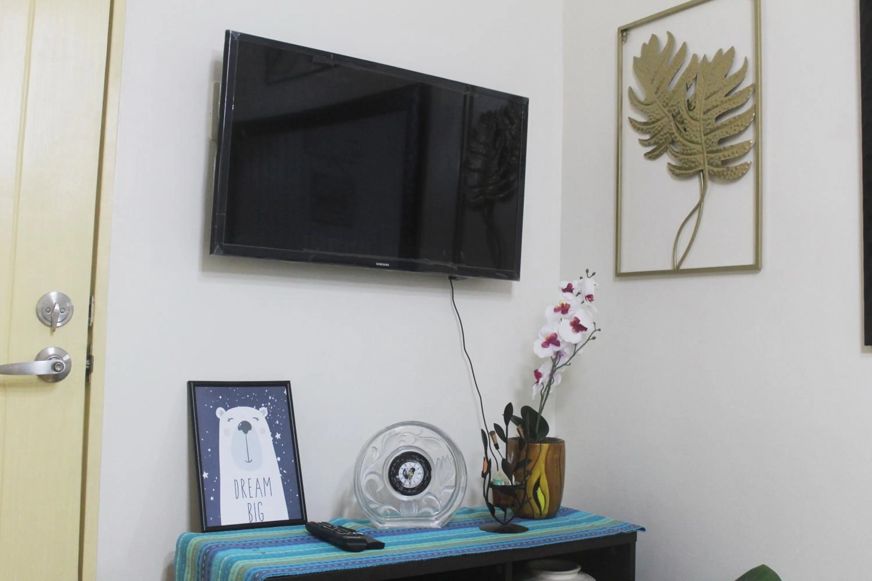 Communal lounge/ TV room in 4th- Sea View of Seawind Condominium