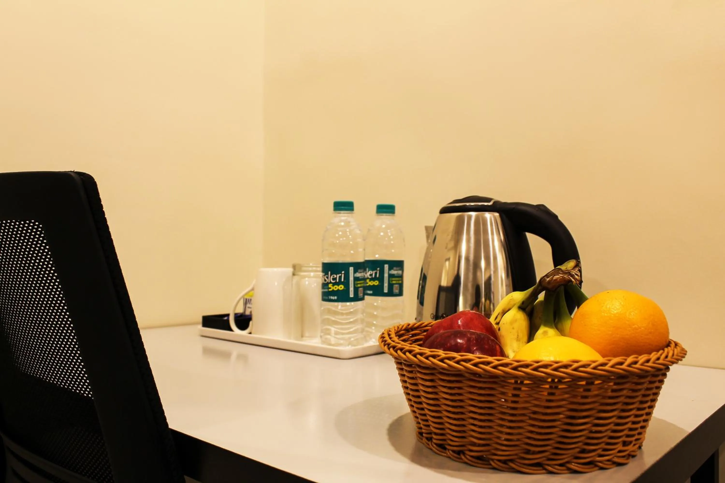 Coffee/tea facilities in Housemate Hotel