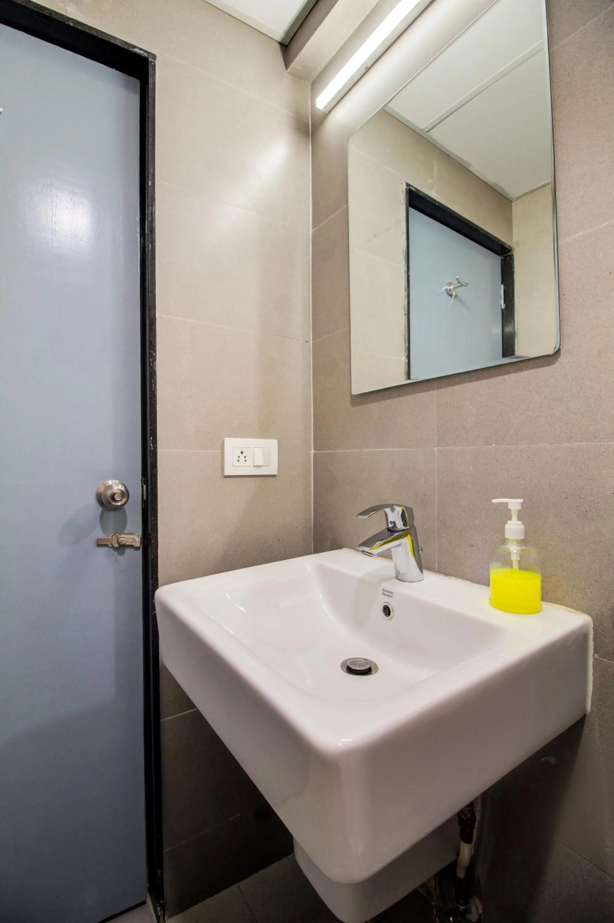 Bathroom in Housemate Hotel