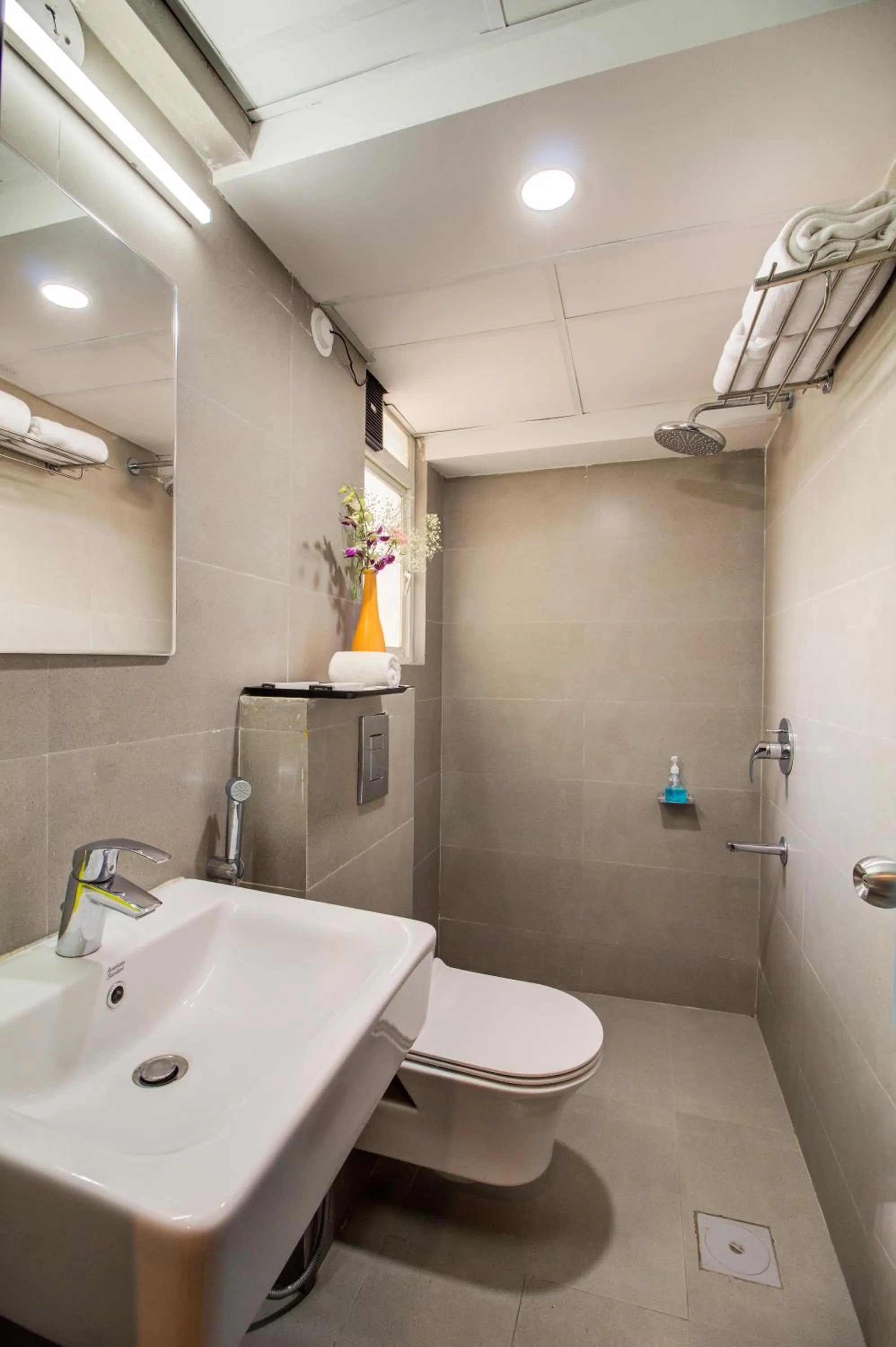 Toilet in Housemate Hotel