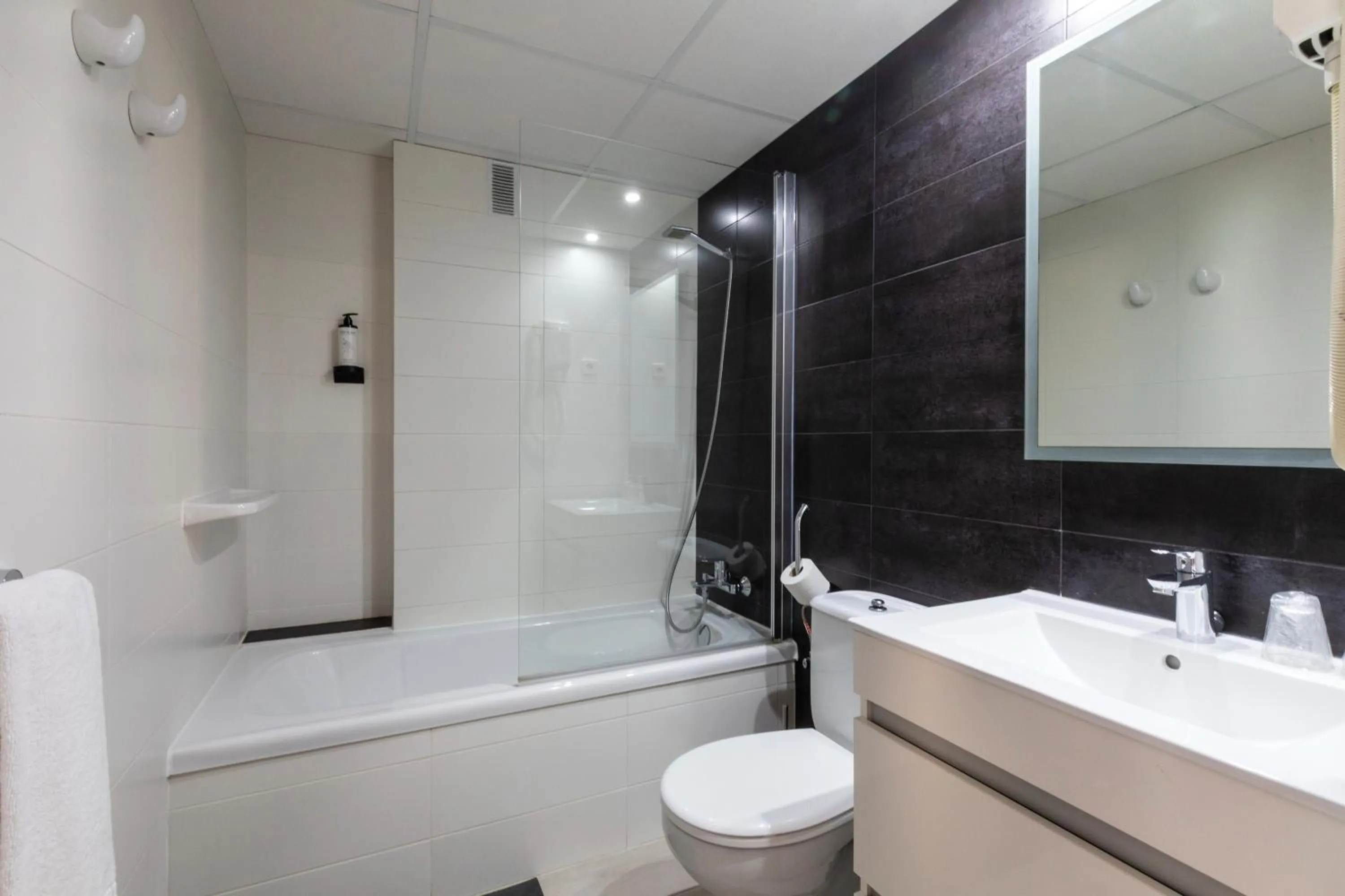 Bathroom in Aparthotel Miami Park