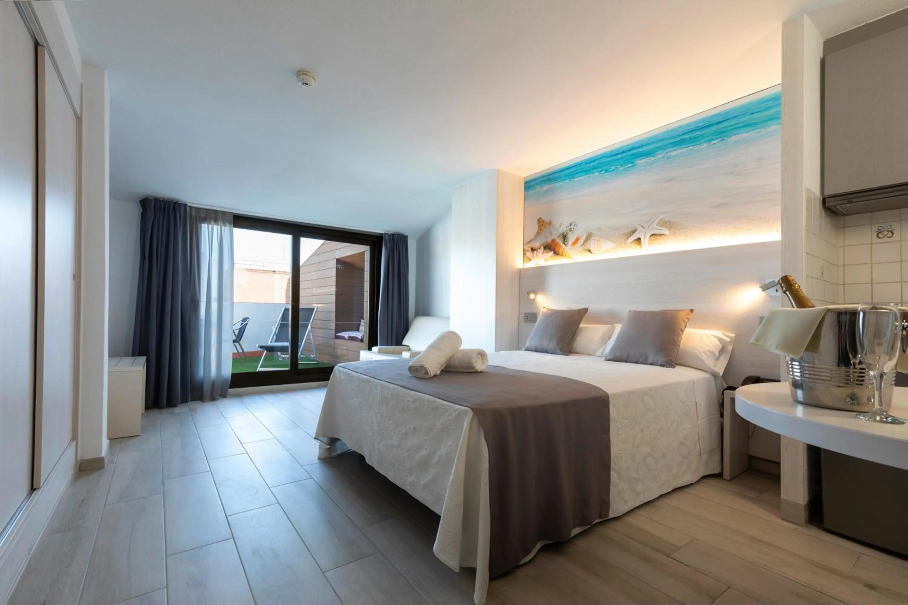 Photo of the whole room, Bed in Aparthotel Miami Park