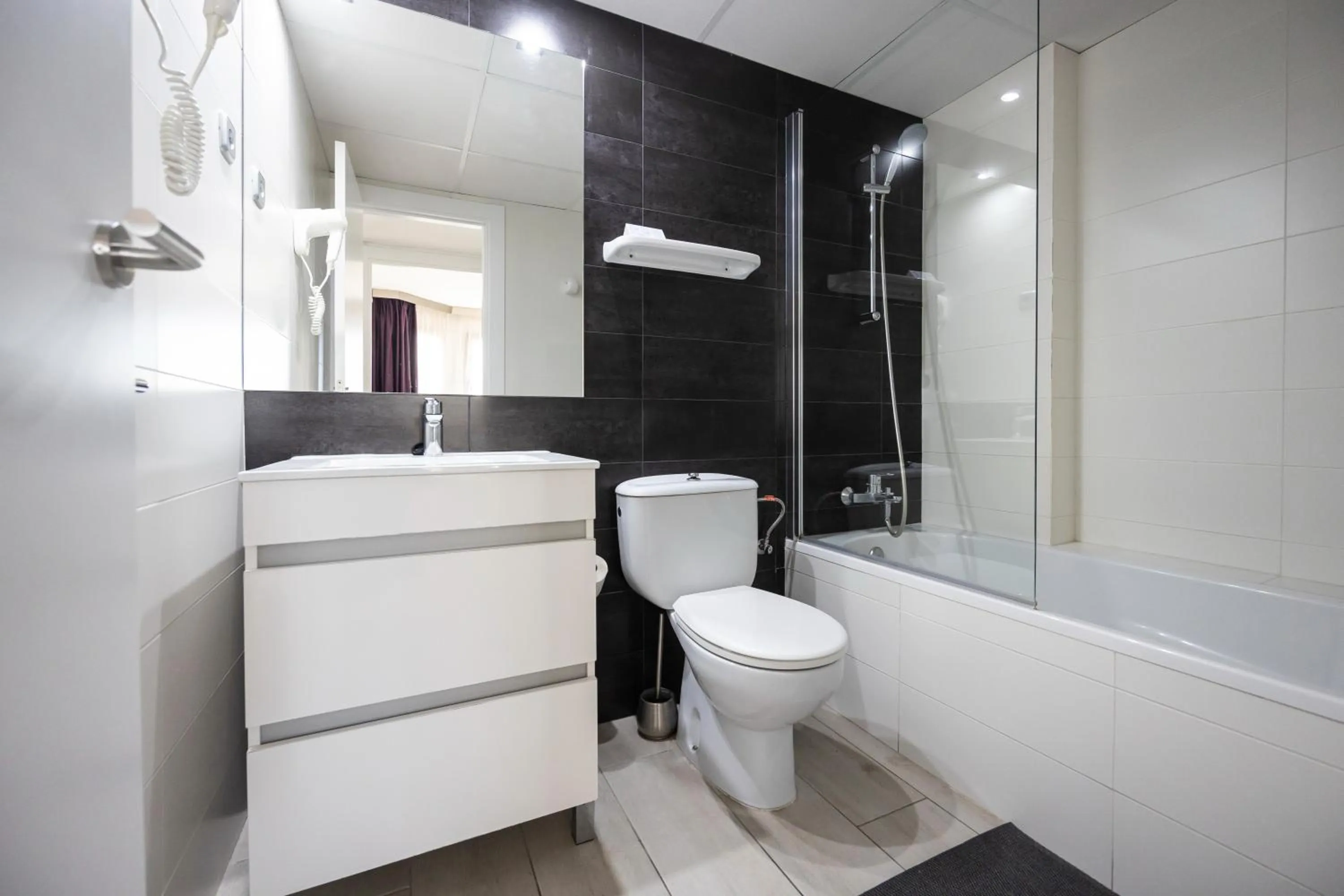 Bathroom in Aparthotel Miami Park