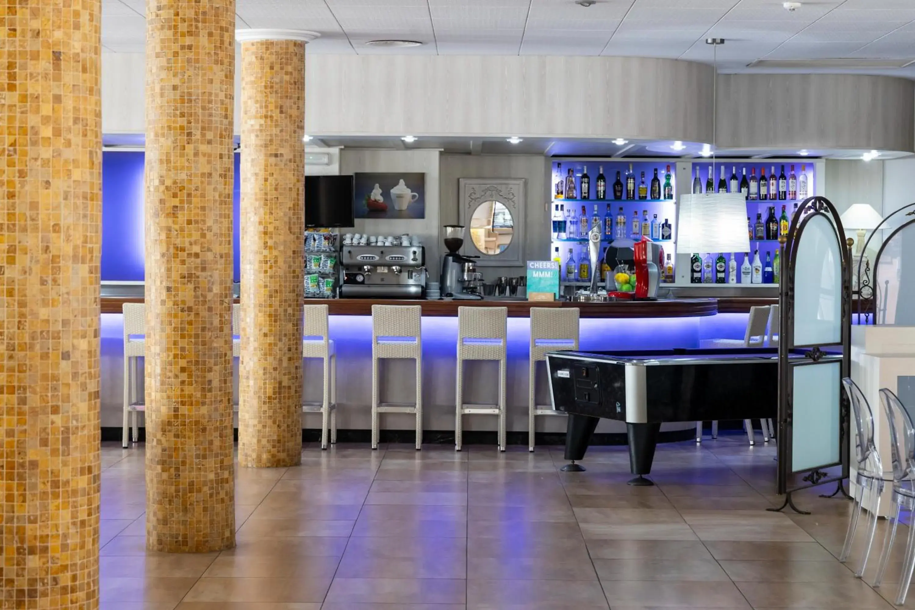 Lounge or bar in Aparthotel Miami Park Lounge or bar in Aparthotel Miami Park
