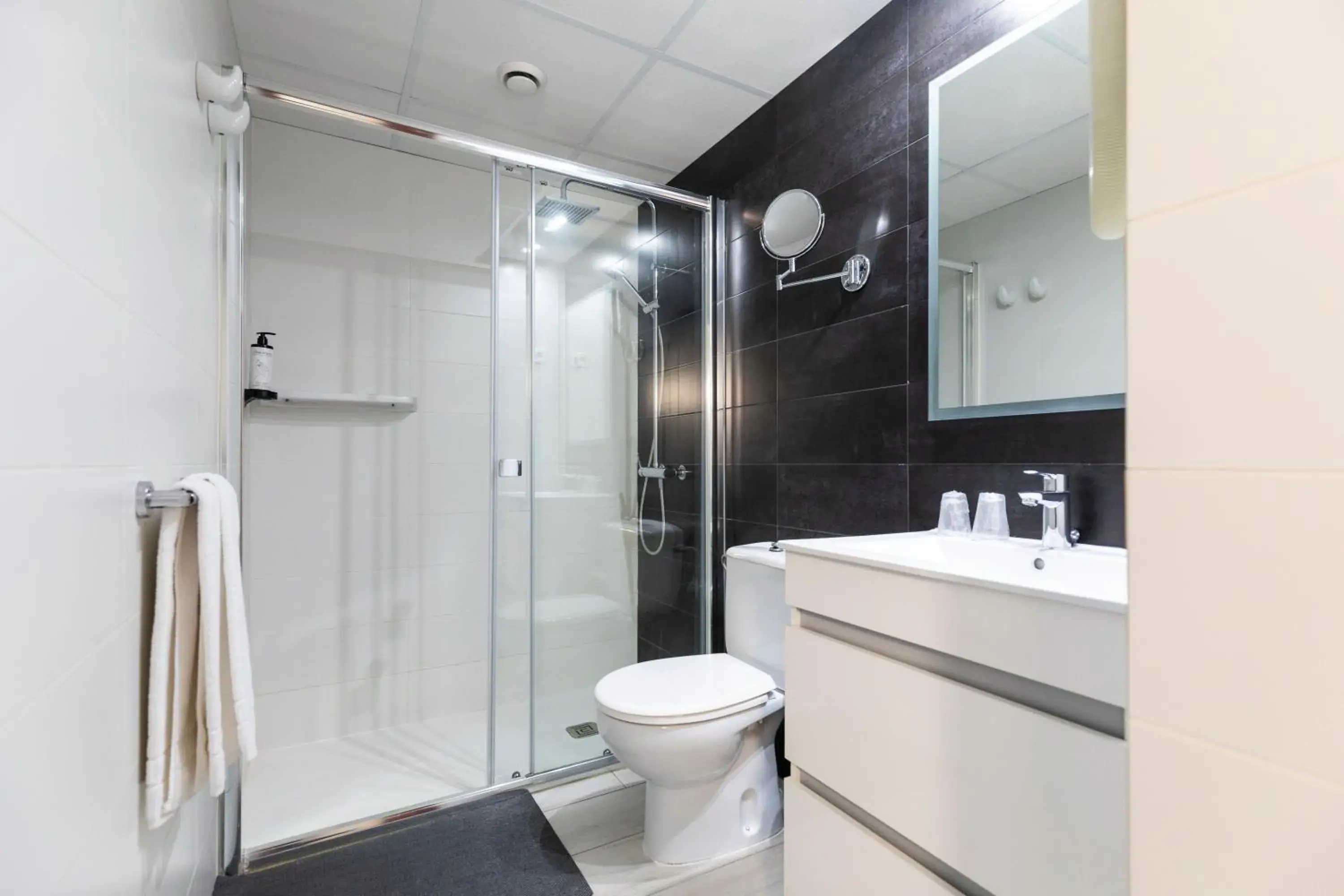 Bathroom in Aparthotel Miami Park Bathroom in Aparthotel Miami Park