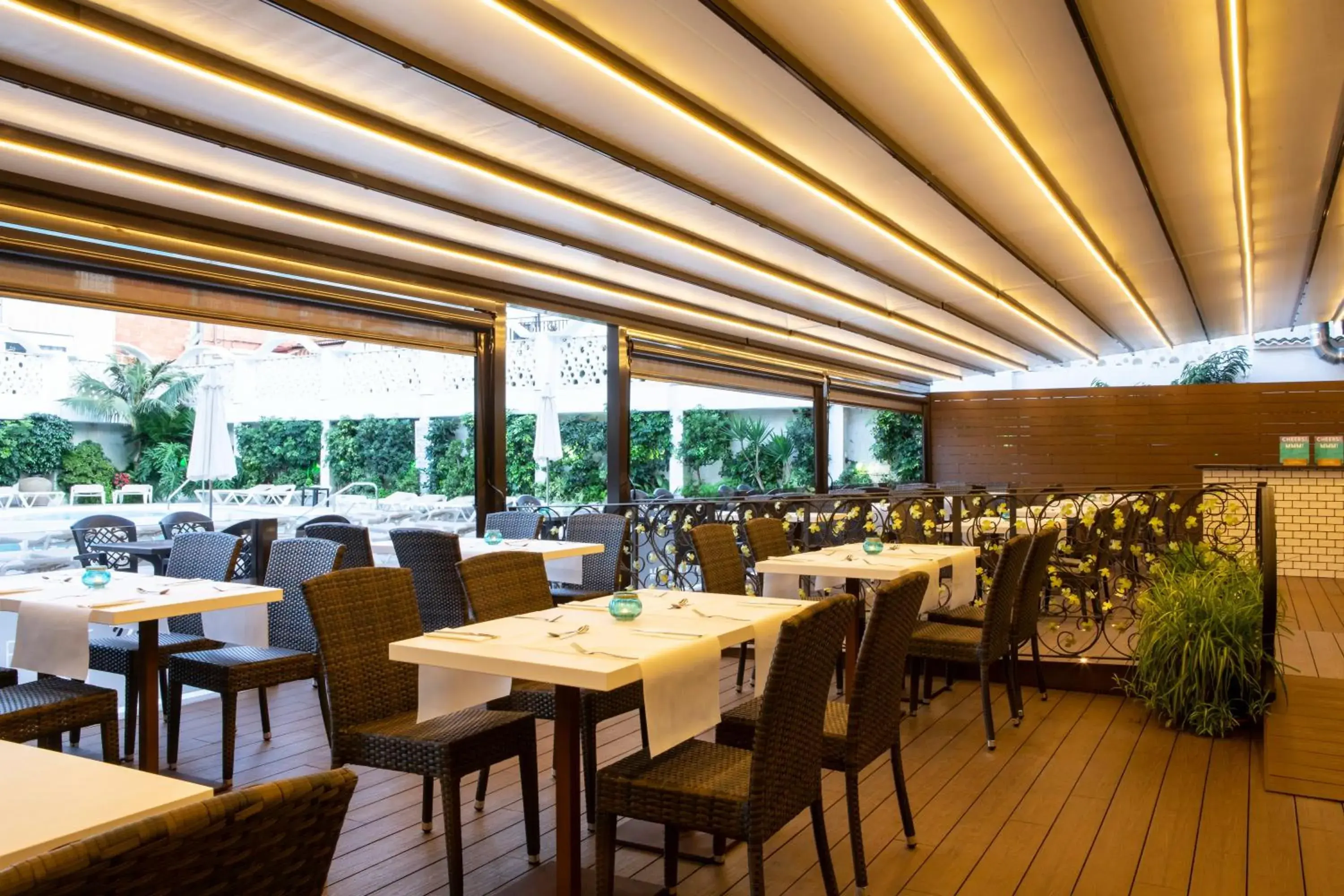 Restaurant/places to eat in Aparthotel Miami Park Restaurant/places to eat in Aparthotel Miami Park