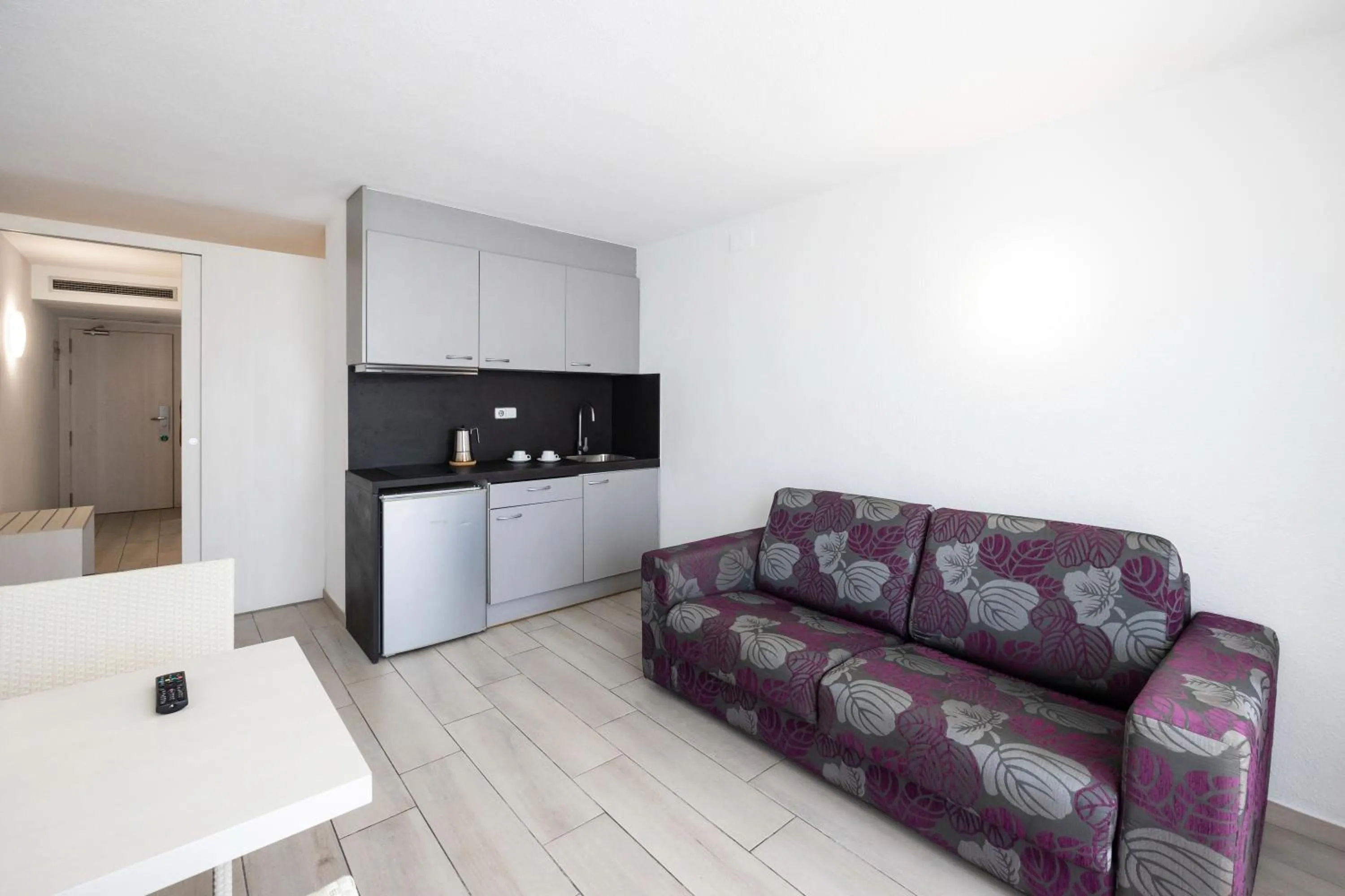 kitchen in Aparthotel Miami Park