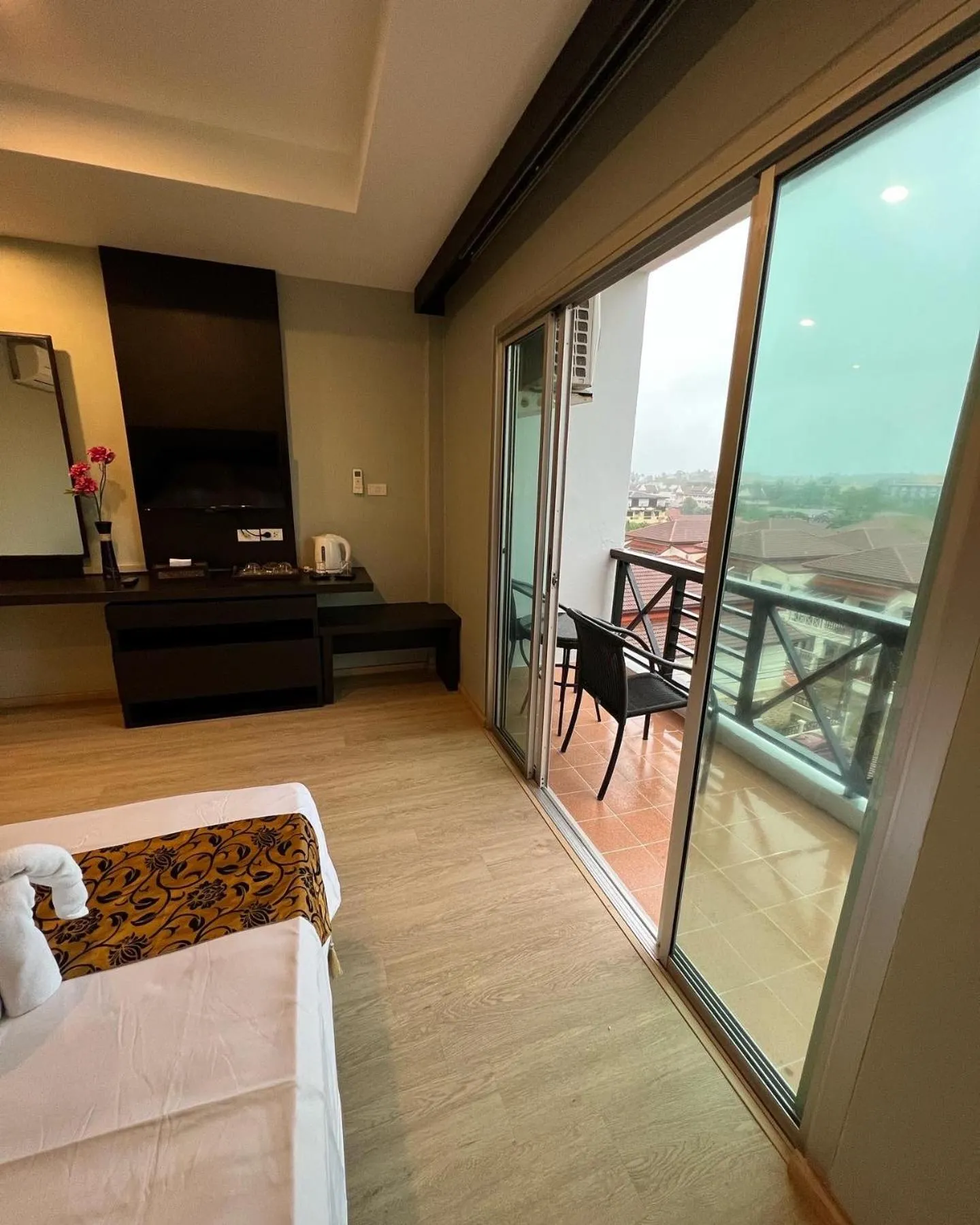 Bed in Aloha Residence