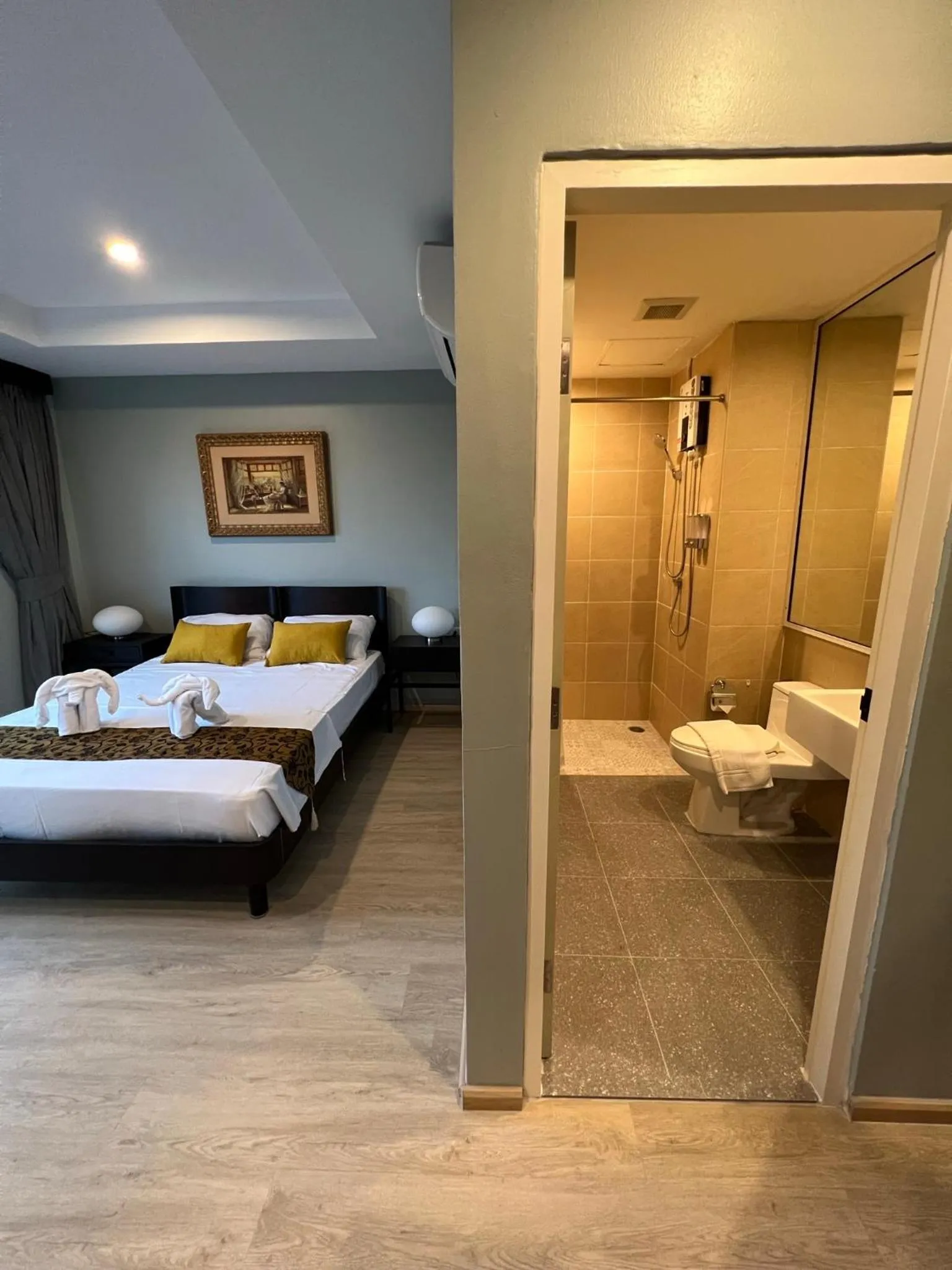 Bed in Aloha Residence