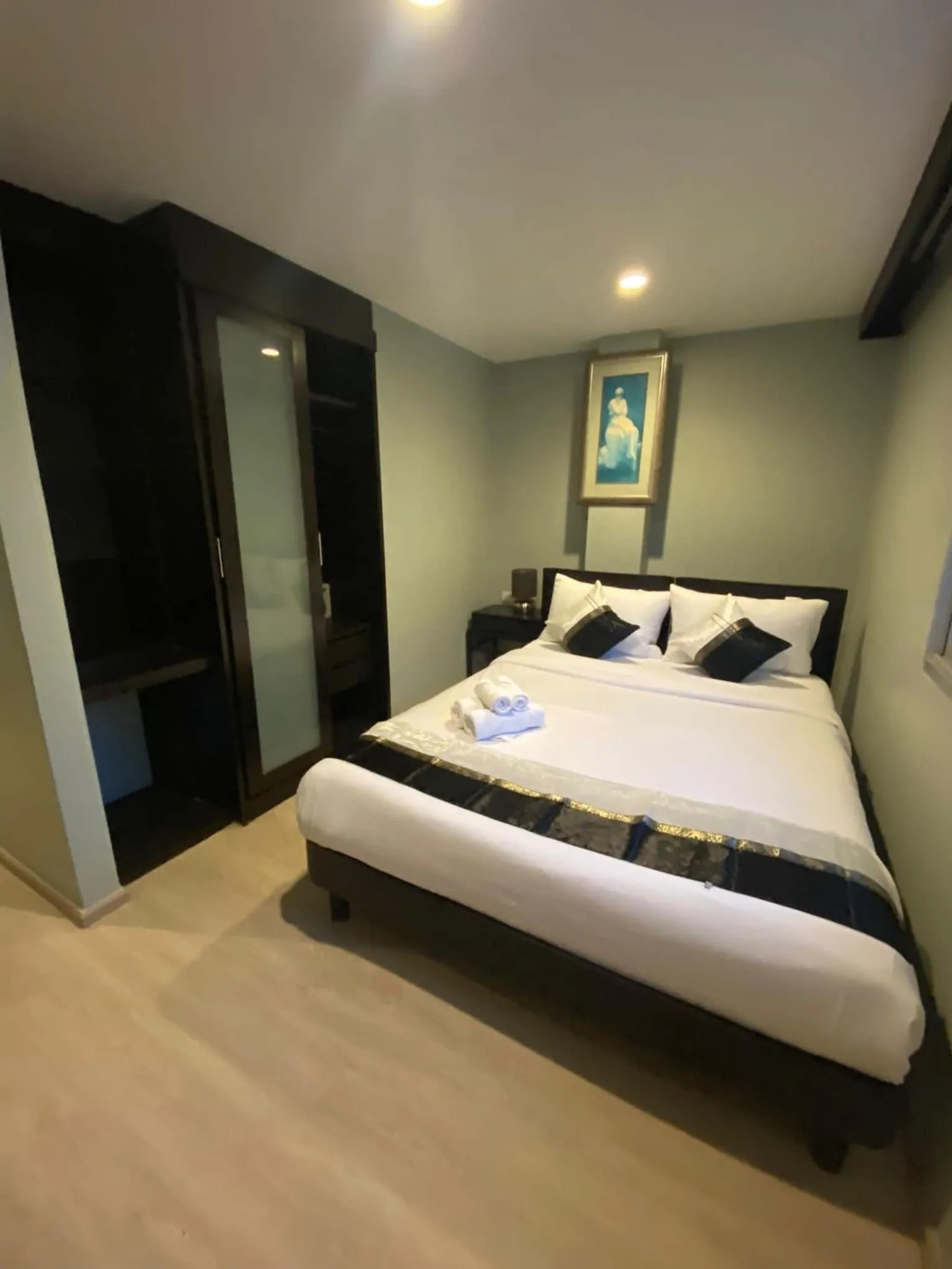 Bed in Aloha Residence