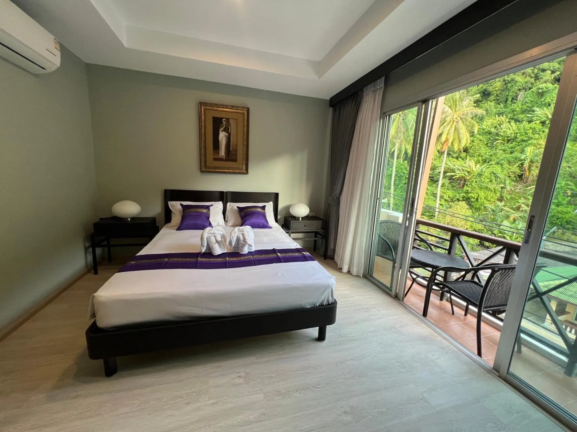 Bed in Aloha Residence