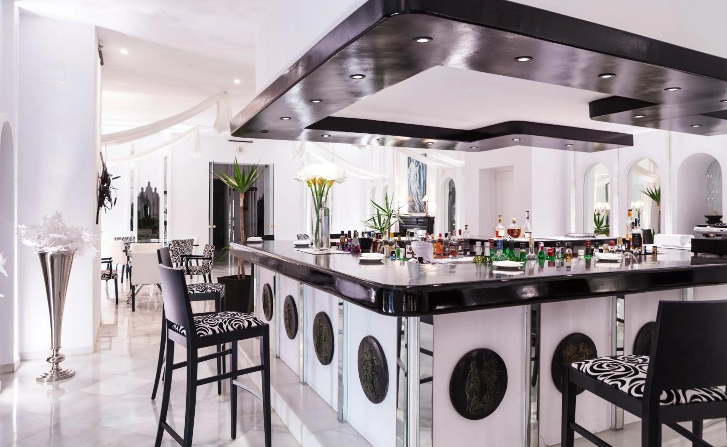 Lounge or bar in Hotel Suites Albayzin Del Mar