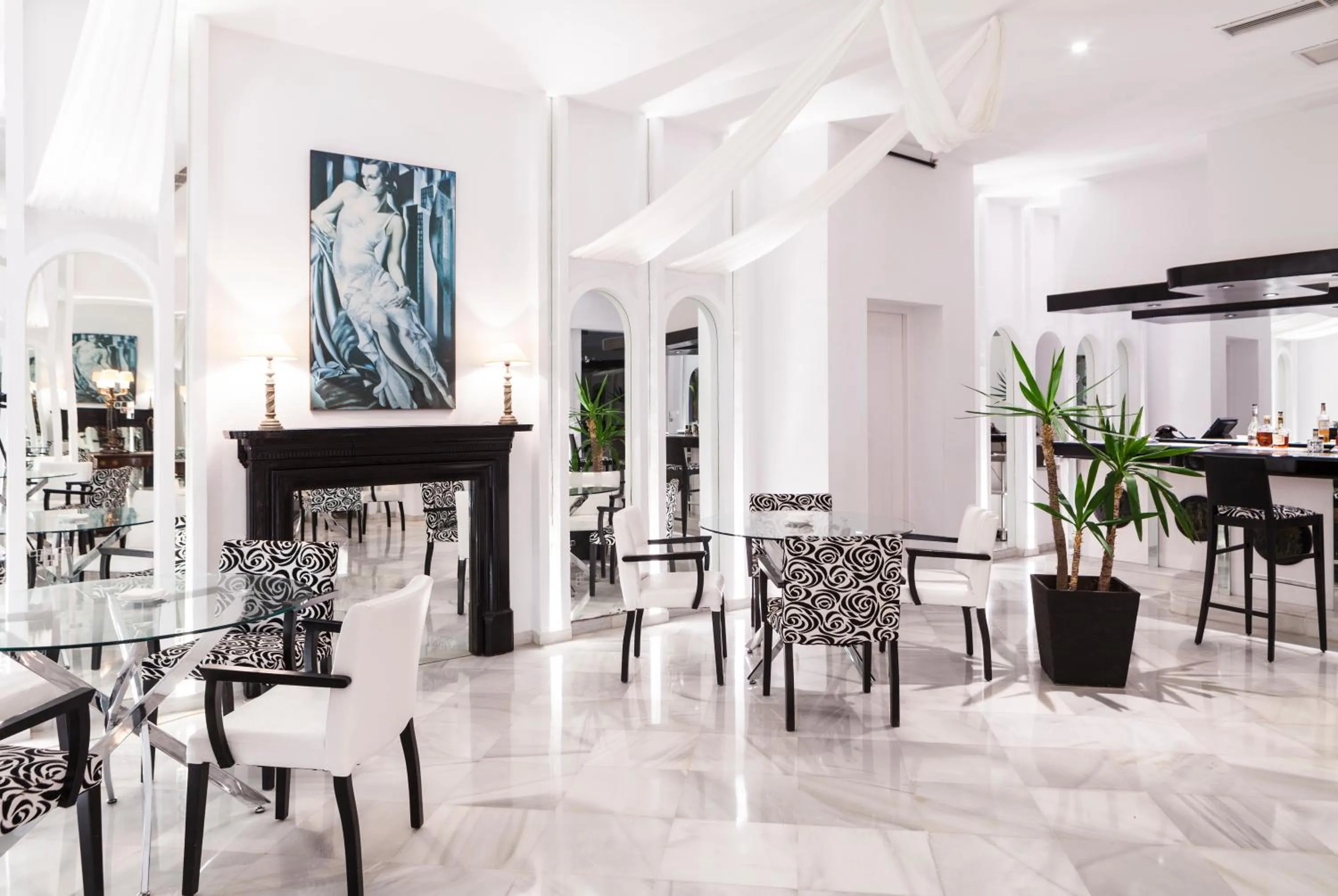 Lounge or bar in Hotel Suites Albayzin Del Mar